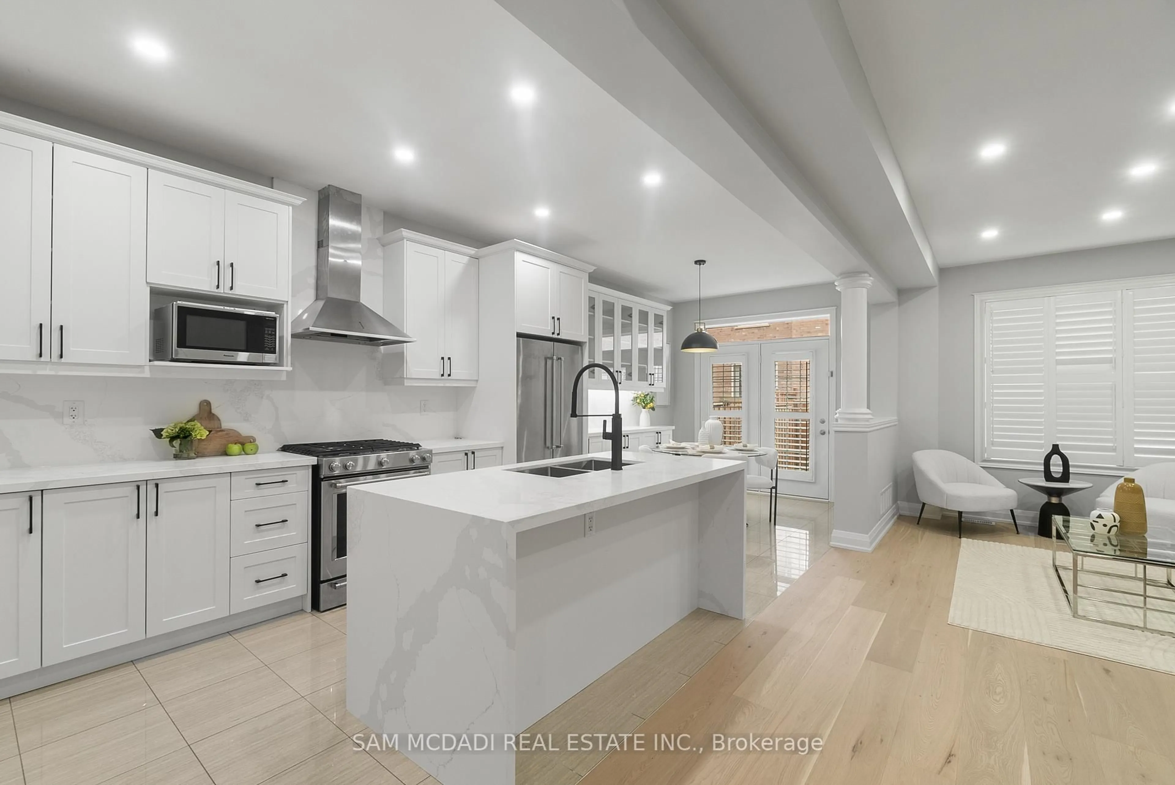 Open concept kitchen, ceramic/tile floor for 573 Settlers Rd, Oakville Ontario L6M 1N7