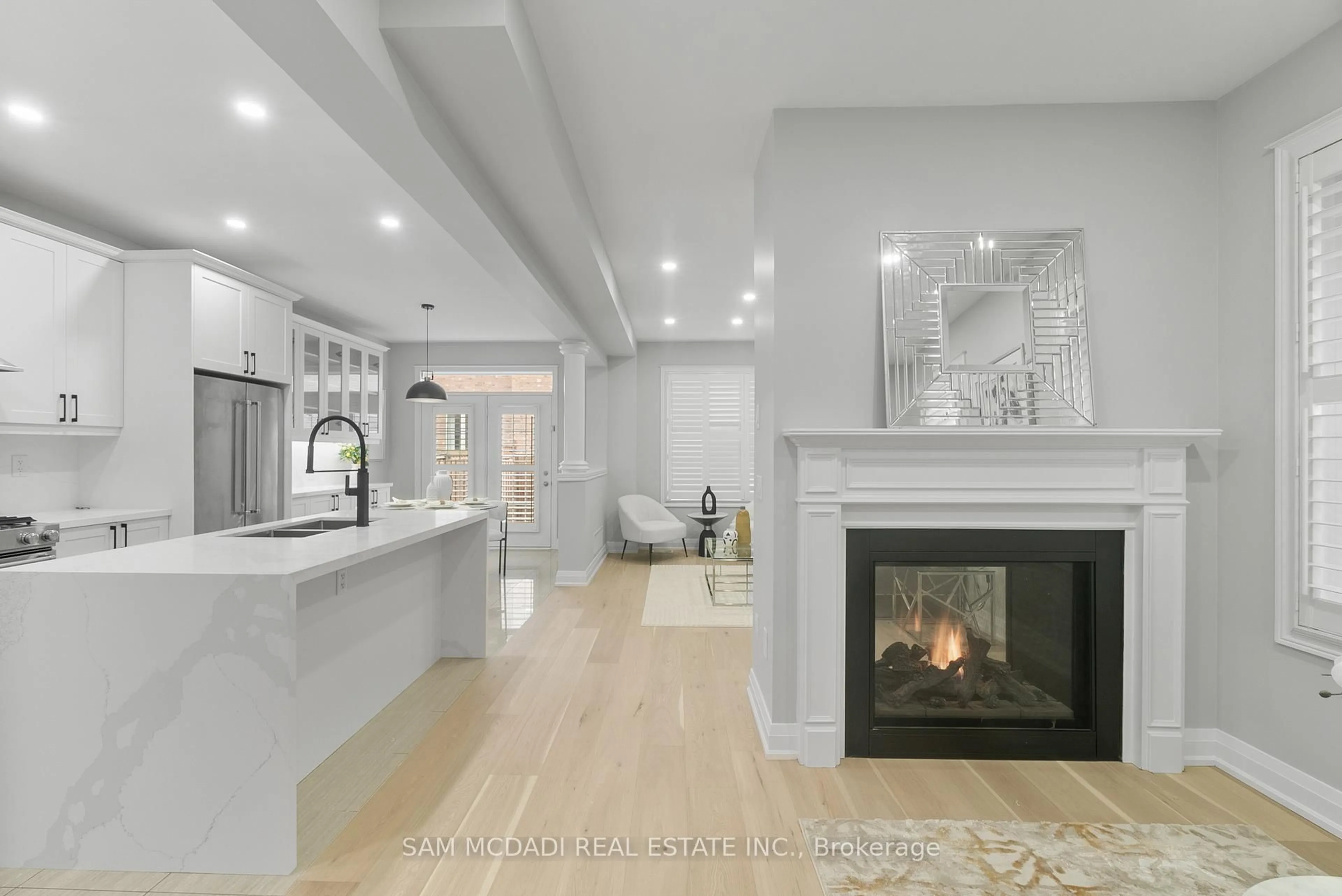 Open concept kitchen, unknown for 573 Settlers Rd, Oakville Ontario L6M 1N7