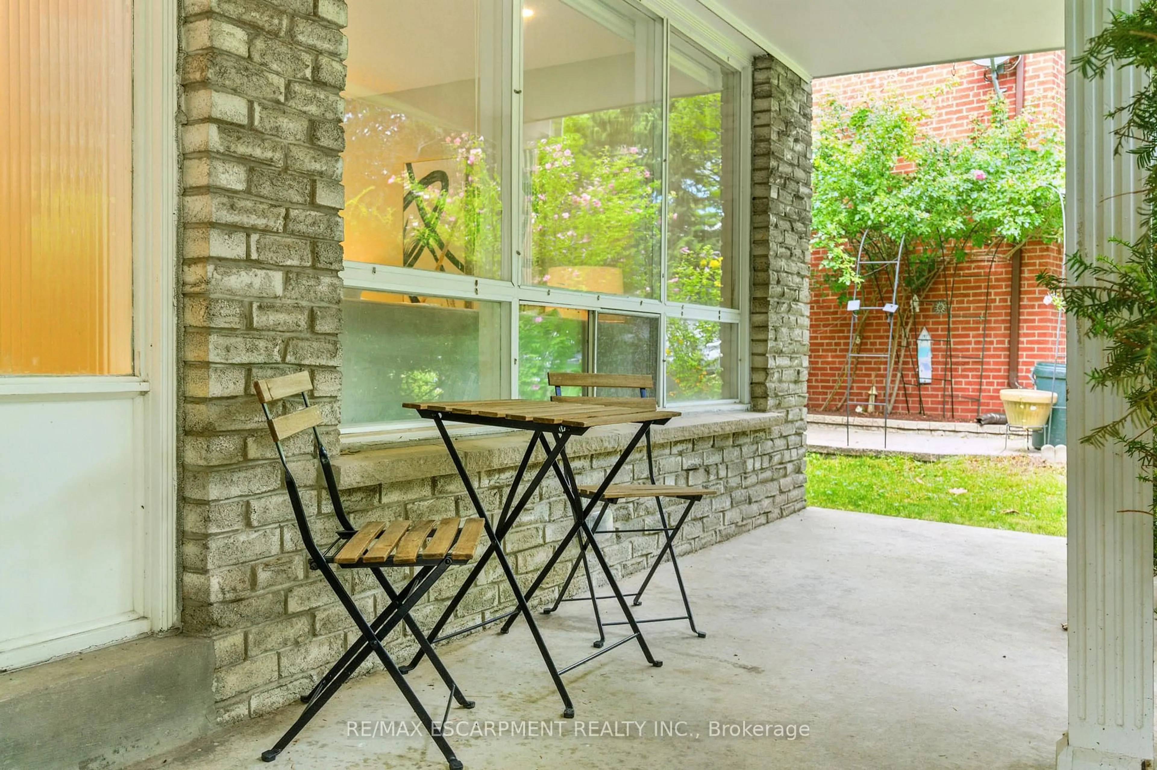 Patio, street for 1245 Bramblewood Lane, Mississauga Ontario L5H 1L9