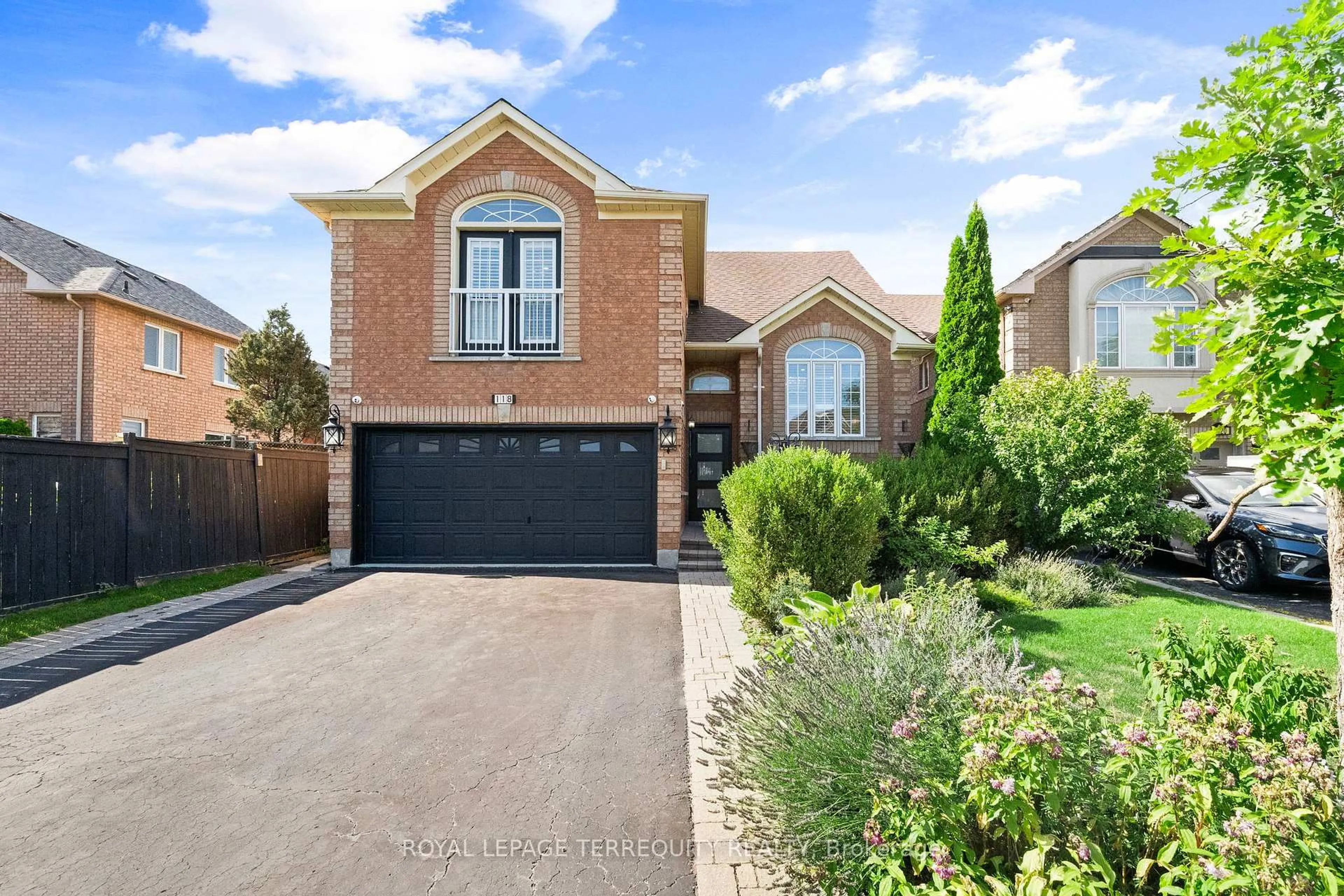 Home with brick exterior material, street for 118 Van Scott Dr, Brampton Ontario L7A 1N4
