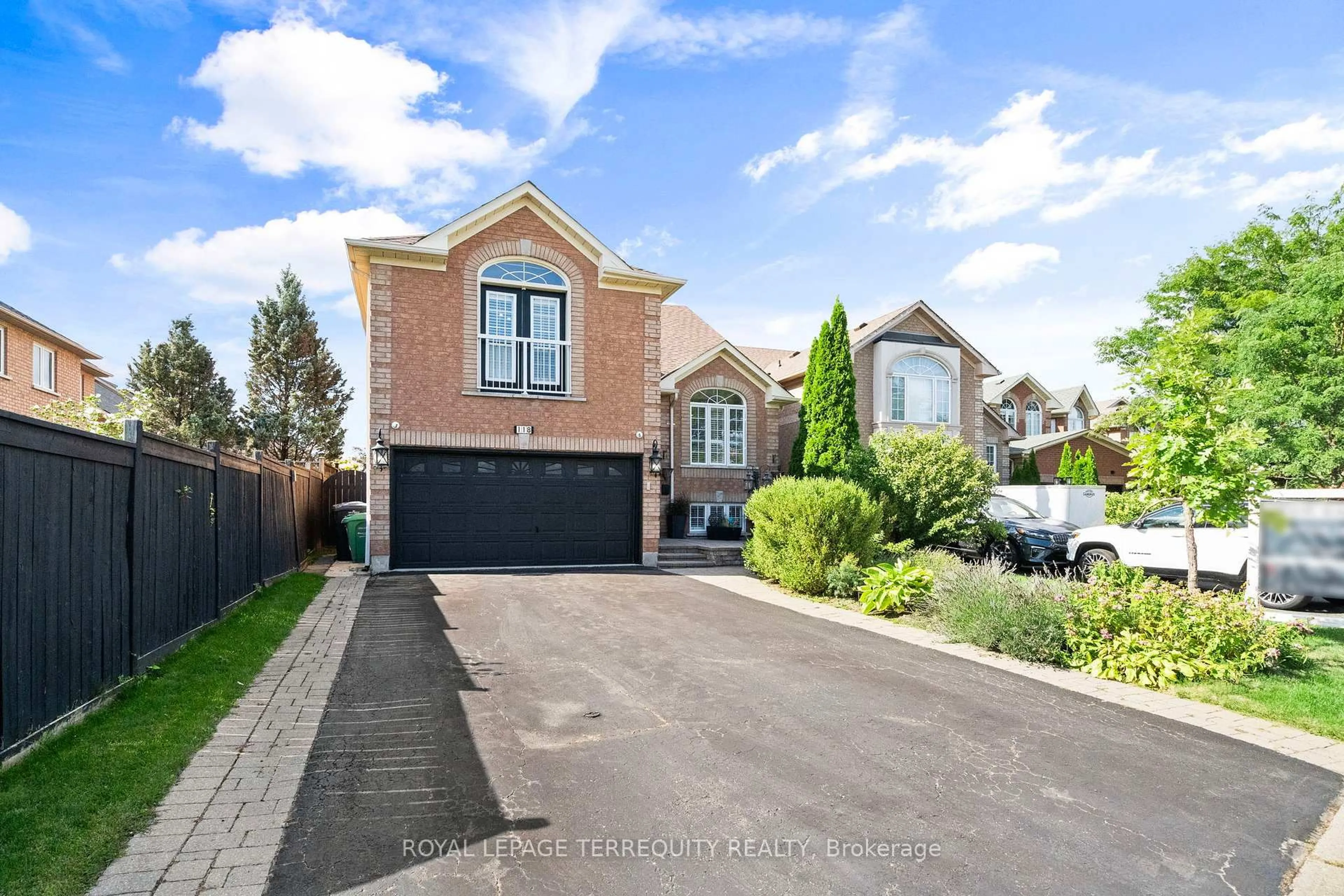 Home with brick exterior material, street for 118 Van Scott Dr, Brampton Ontario L7A 1N4