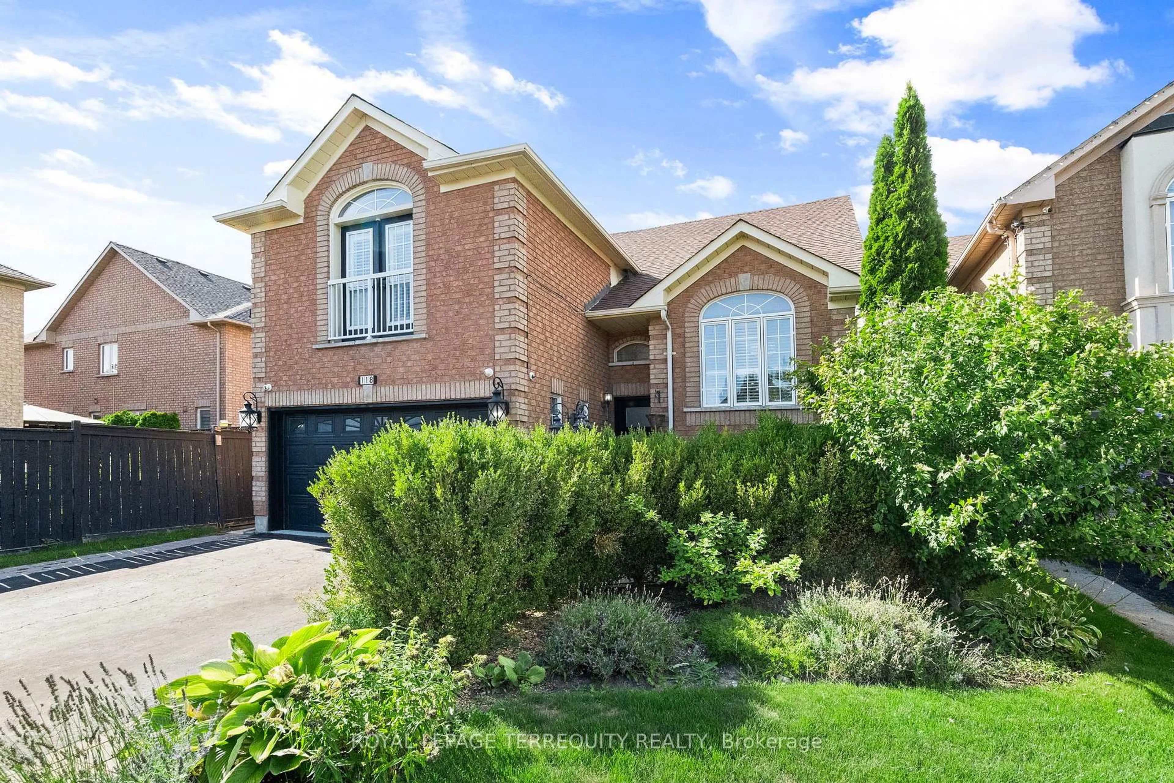 Home with brick exterior material, street for 118 Van Scott Dr, Brampton Ontario L7A 1N4