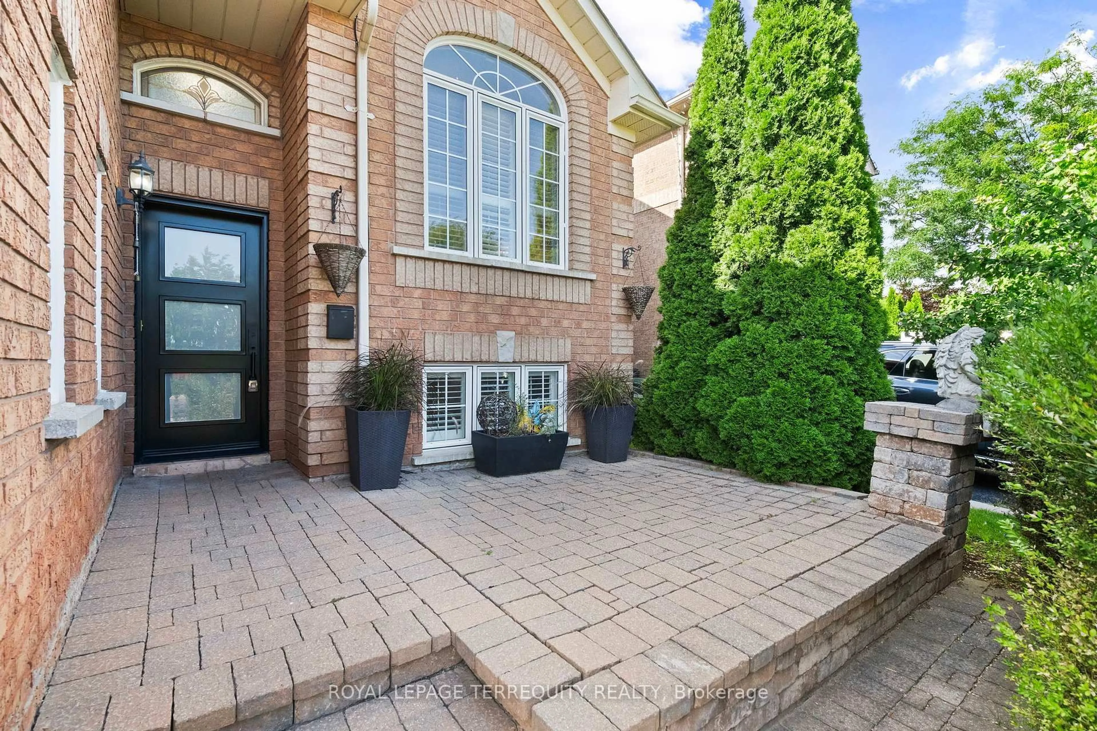 Home with brick exterior material, street for 118 Van Scott Dr, Brampton Ontario L7A 1N4