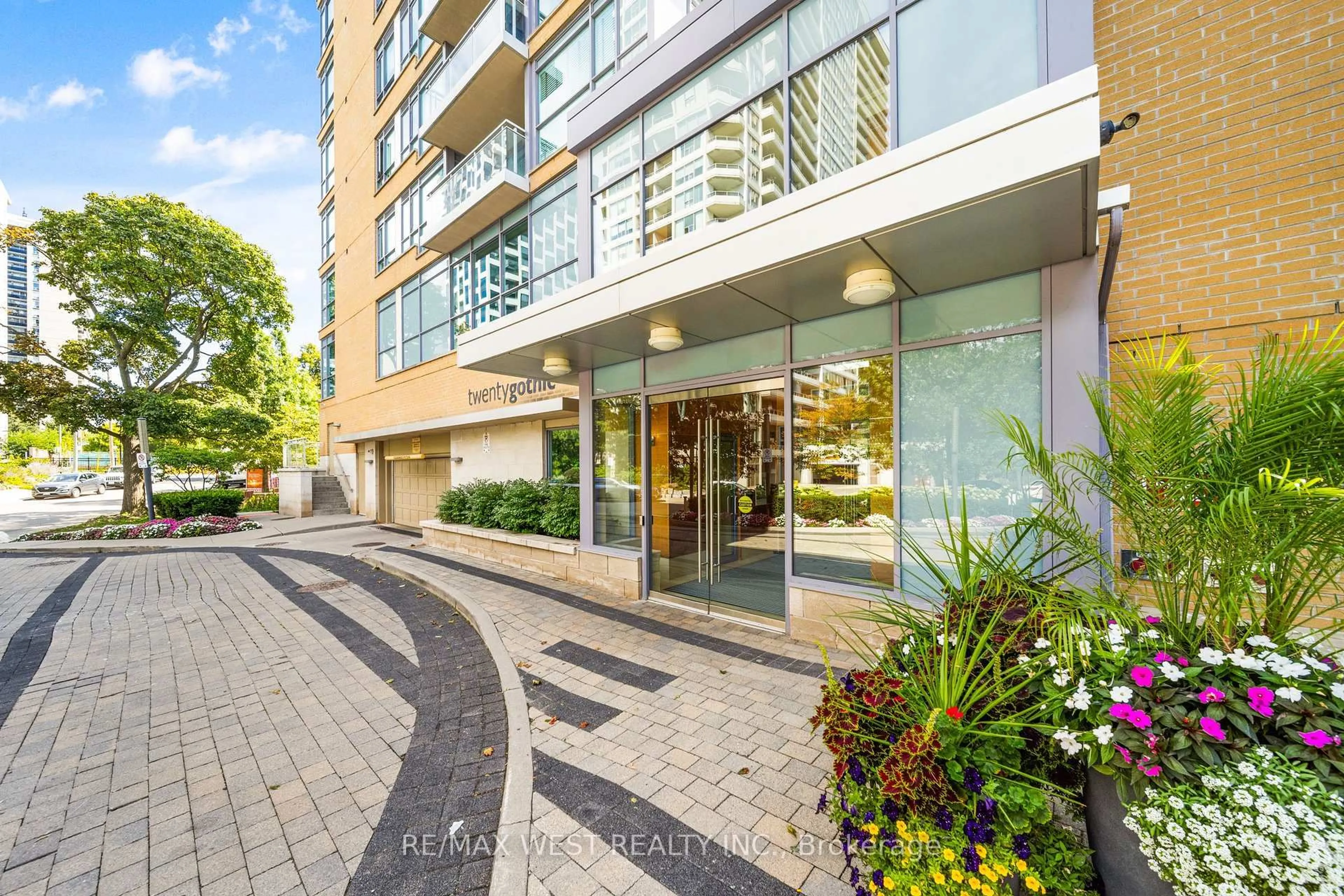 Indoor foyer for 20 Gothic Ave #412, Toronto Ontario M6P 1T5