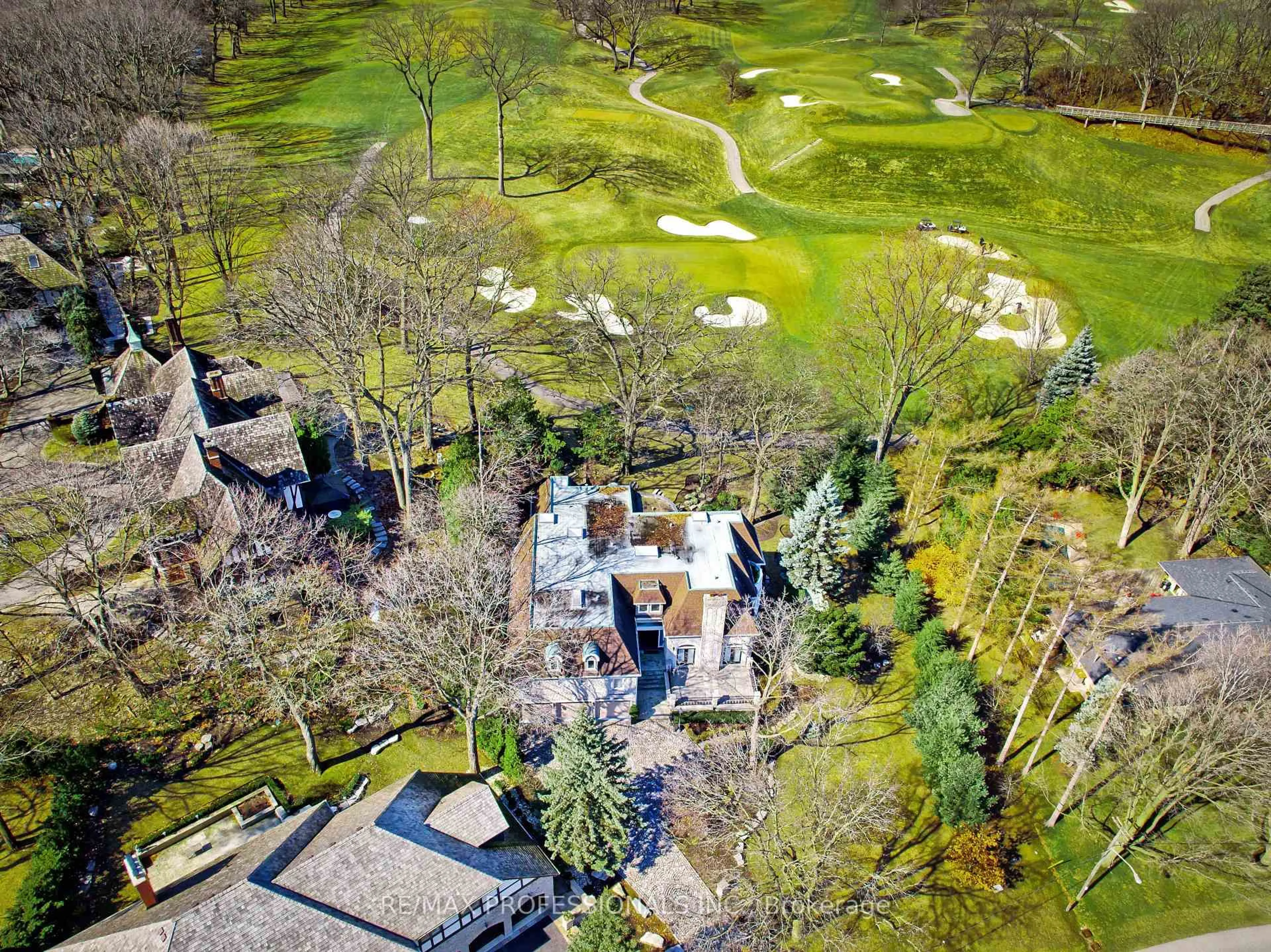 A pic from outside/outdoor area/front of a property/back of a property/a pic from drone, street for 6A Edenbrook Hill, Toronto Ontario M9A 3Z6