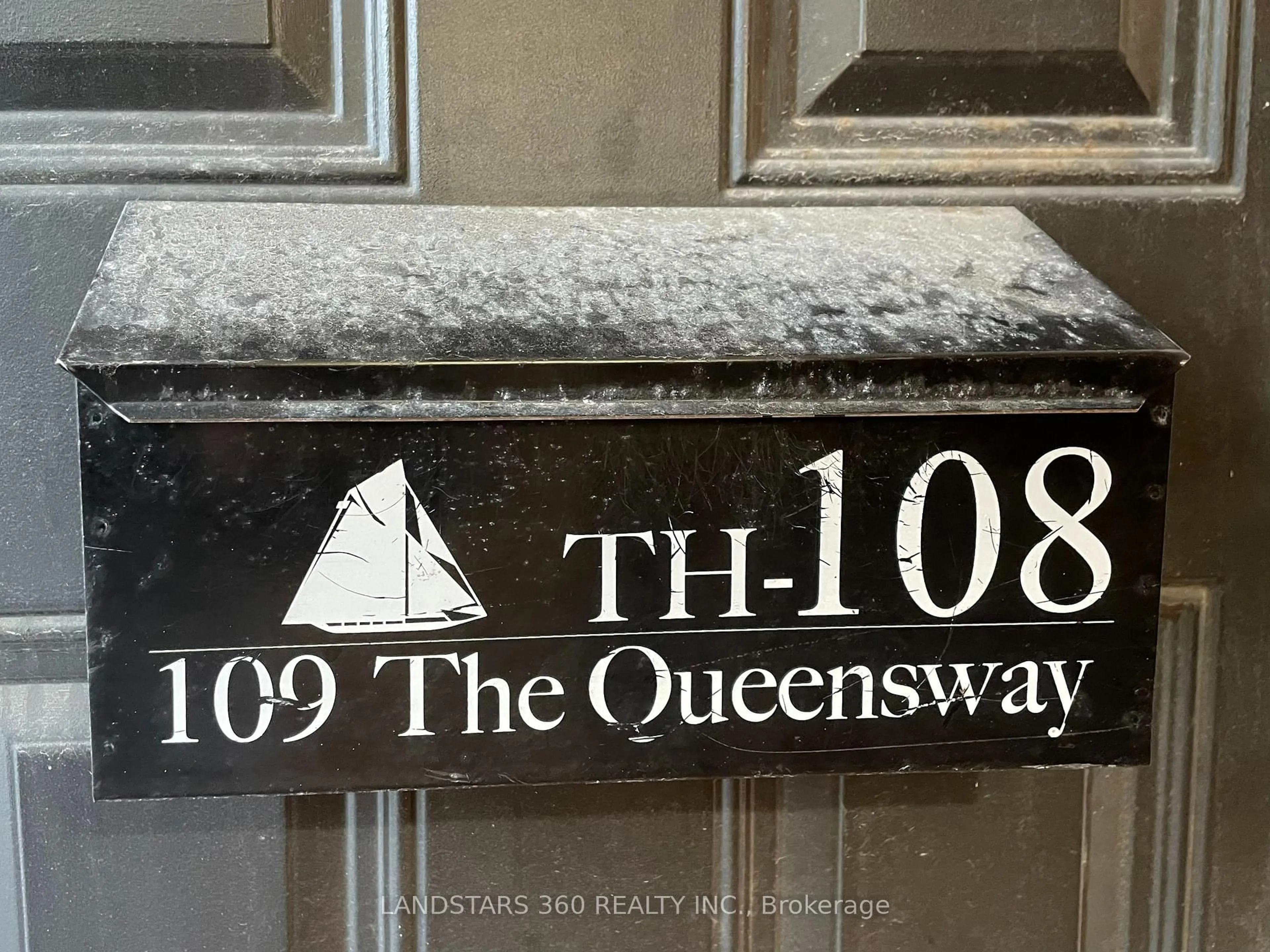 Indoor entryway for 109 The Queensway ##108, Toronto Ontario M6S 5B6