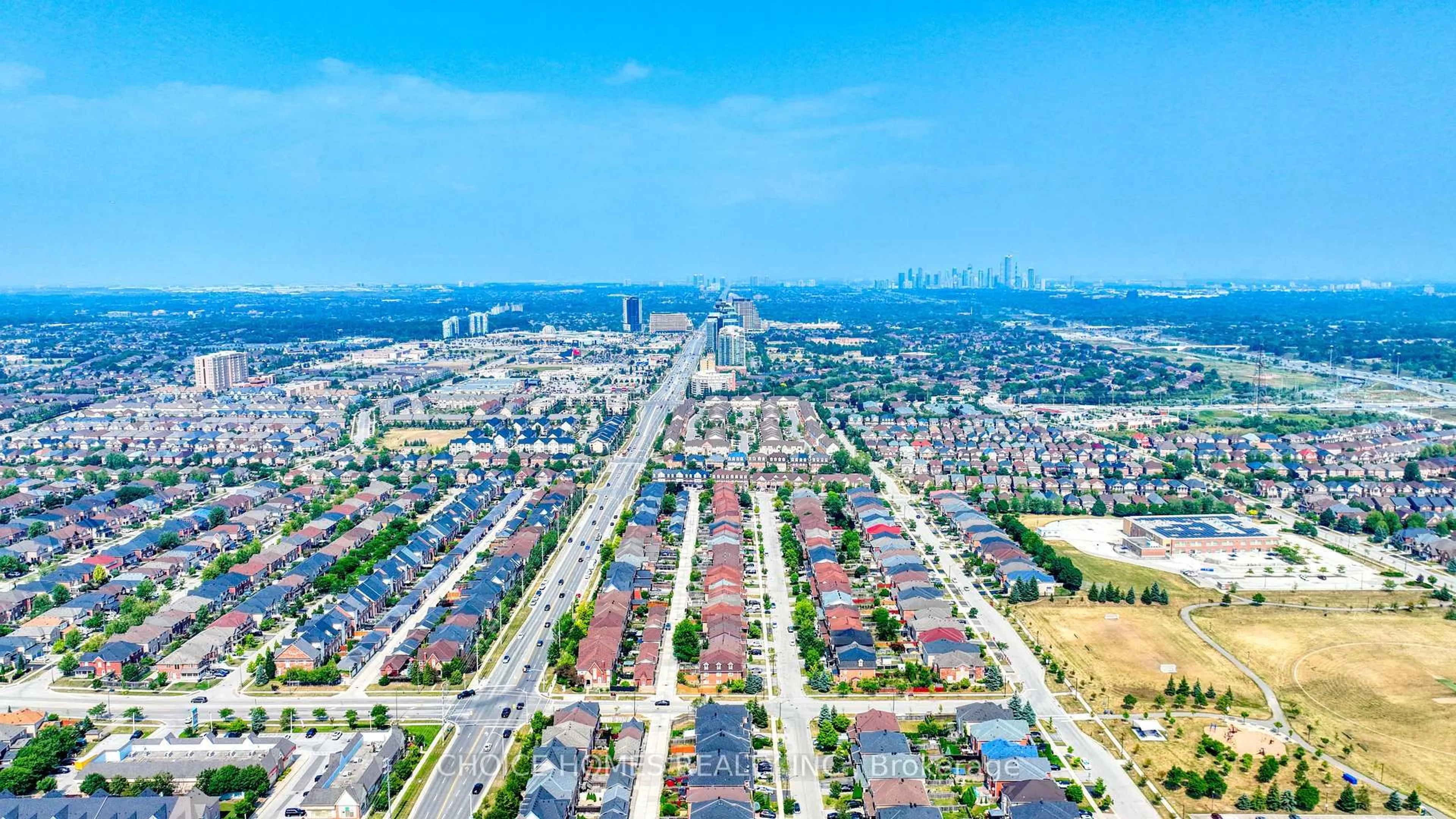 A pic from outside/outdoor area/front of a property/back of a property/a pic from drone, city buildings view from balcony for 3555 Southwick St, Mississauga Ontario L5M 7C4