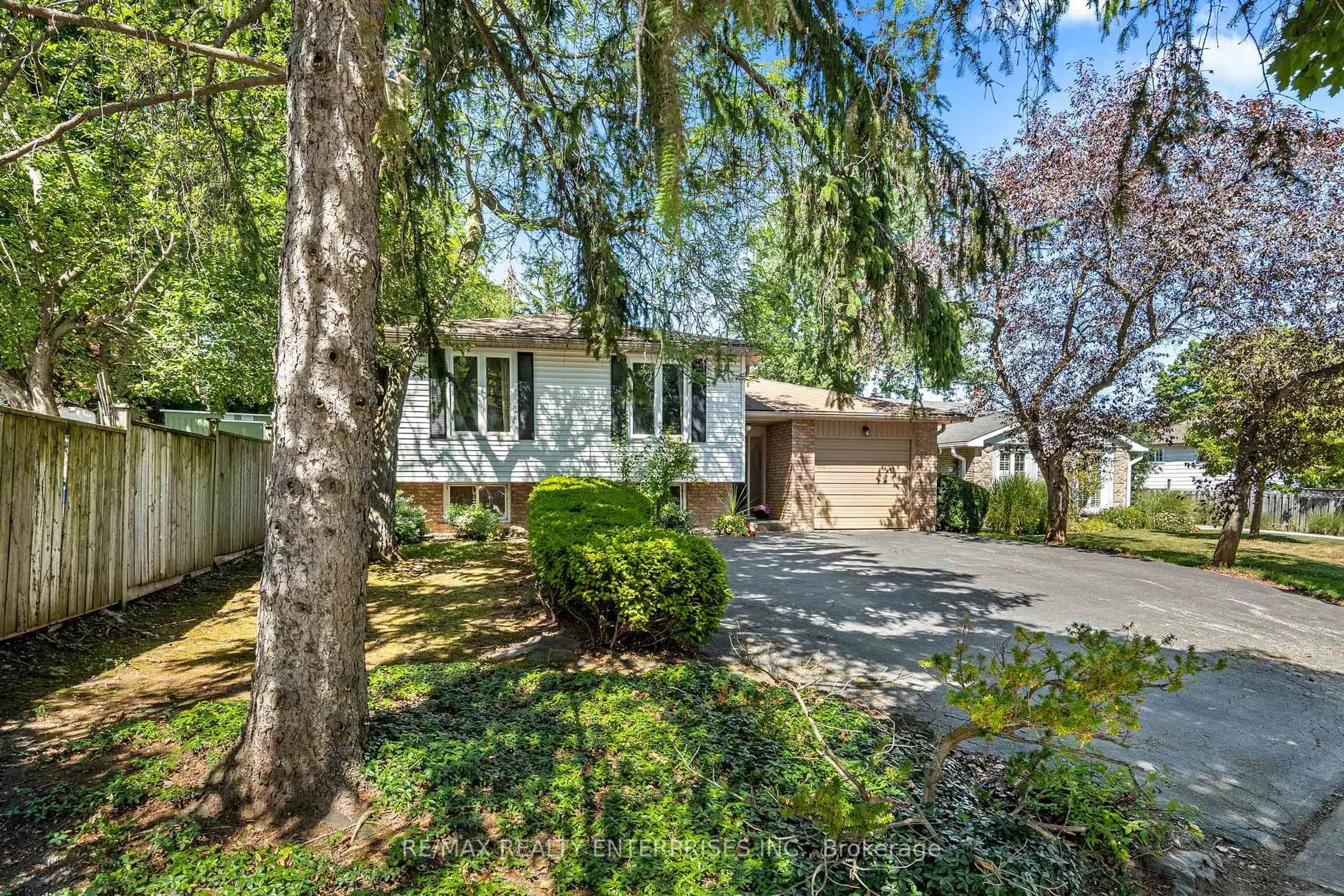Home with vinyl exterior material, street for 1245 Lakeview Dr, Oakville Ontario L6H 2M7