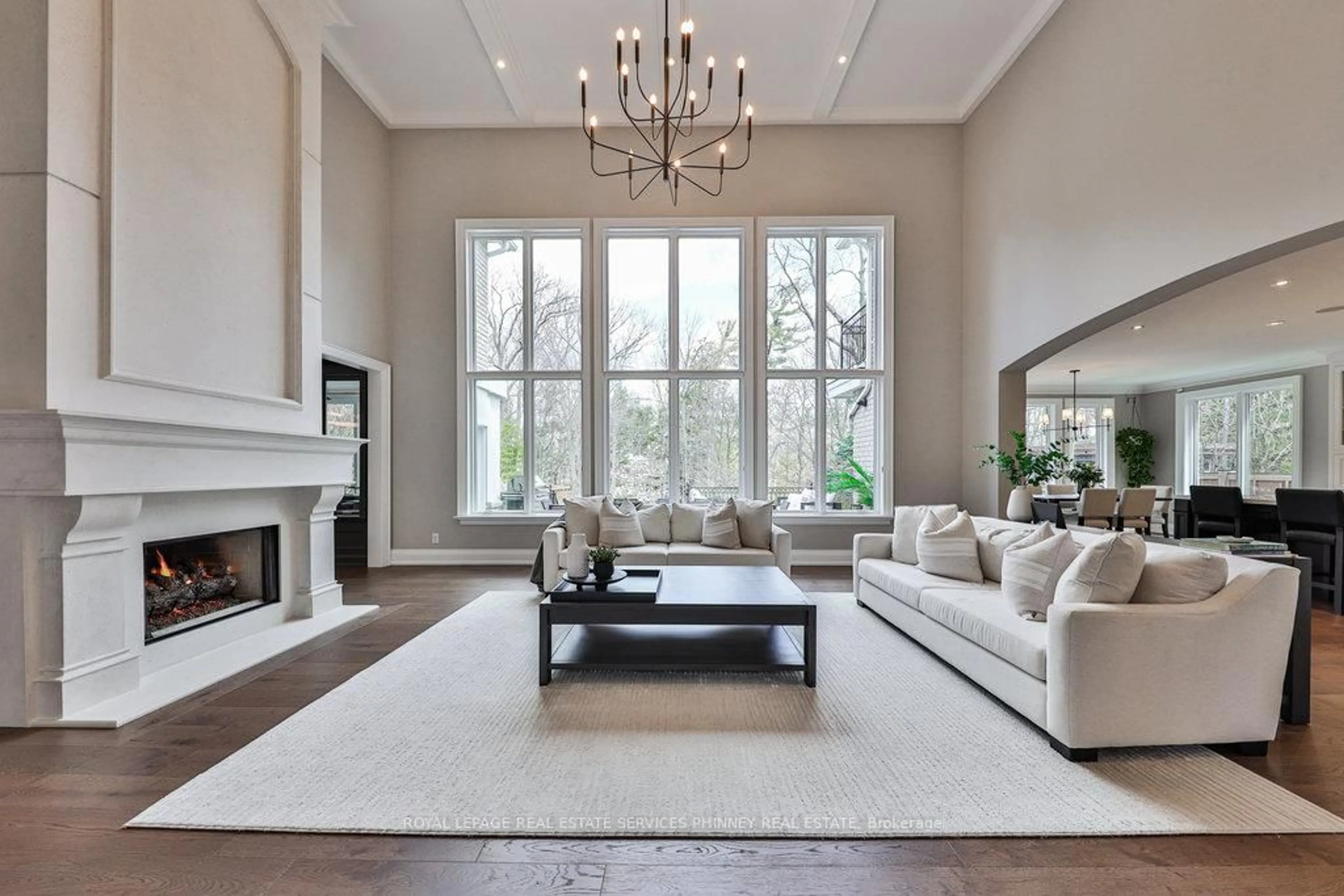 Living room with furniture, unknown for 1257 Tecumseh Park Dr, Mississauga Ontario L5H 2W5