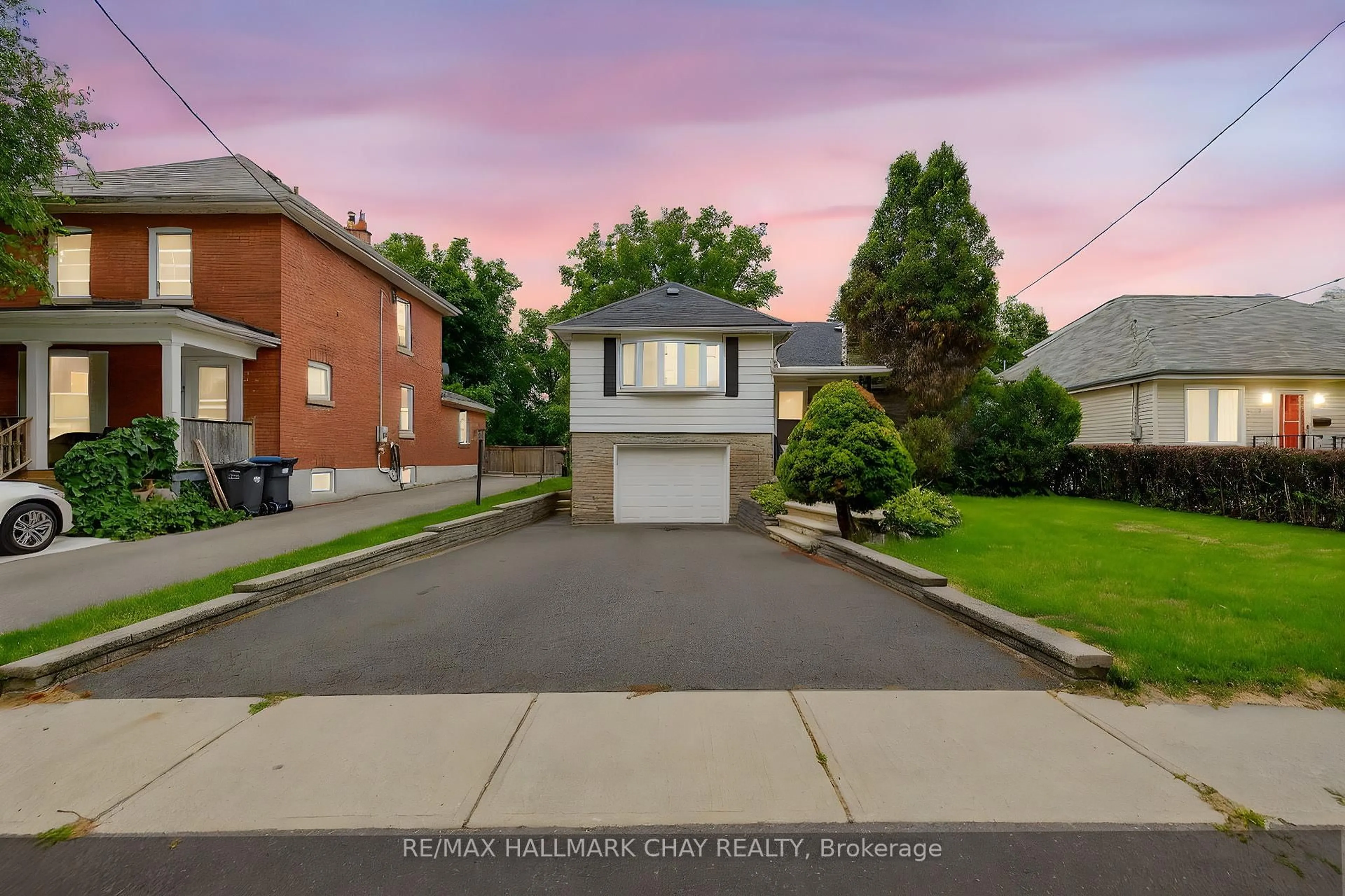 Unknown for 33 Mill St, Brampton Ontario L6Y 1S7