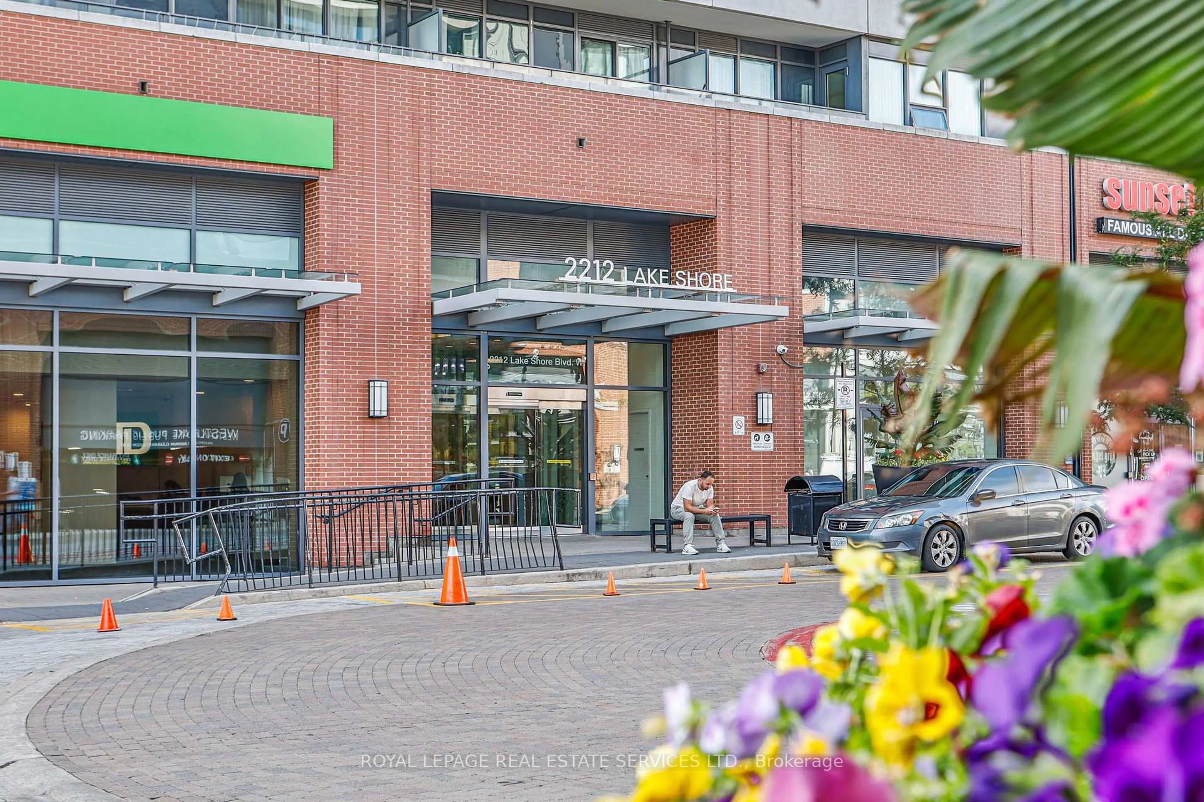 Patio, street for 2212 Lake Shore Blvd #2310, Toronto Ontario M8V 0C2