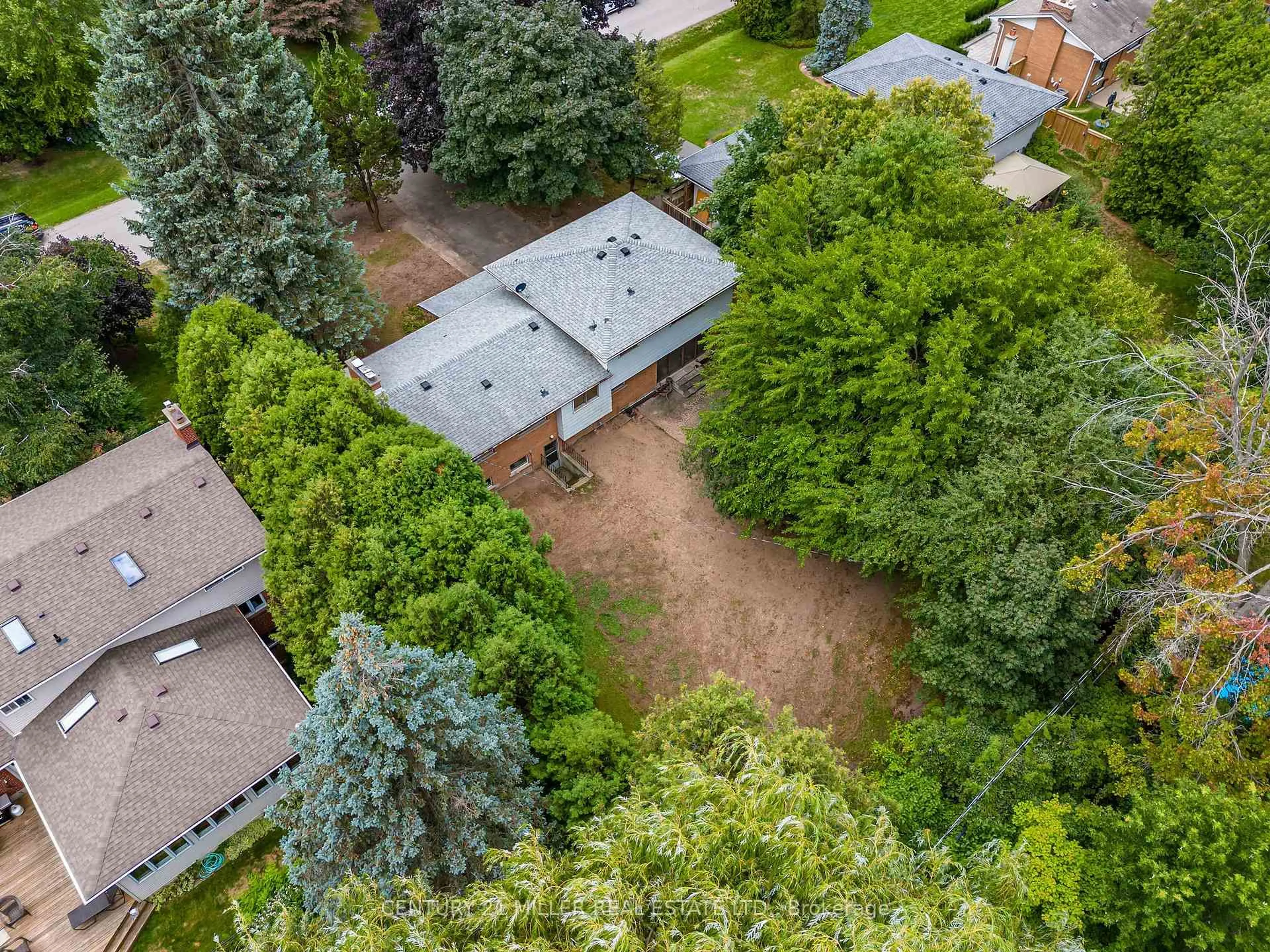 A pic from outside/outdoor area/front of a property/back of a property/a pic from drone, forest/trees view for 139 Walby Dr, Oakville Ontario L6L 4C9