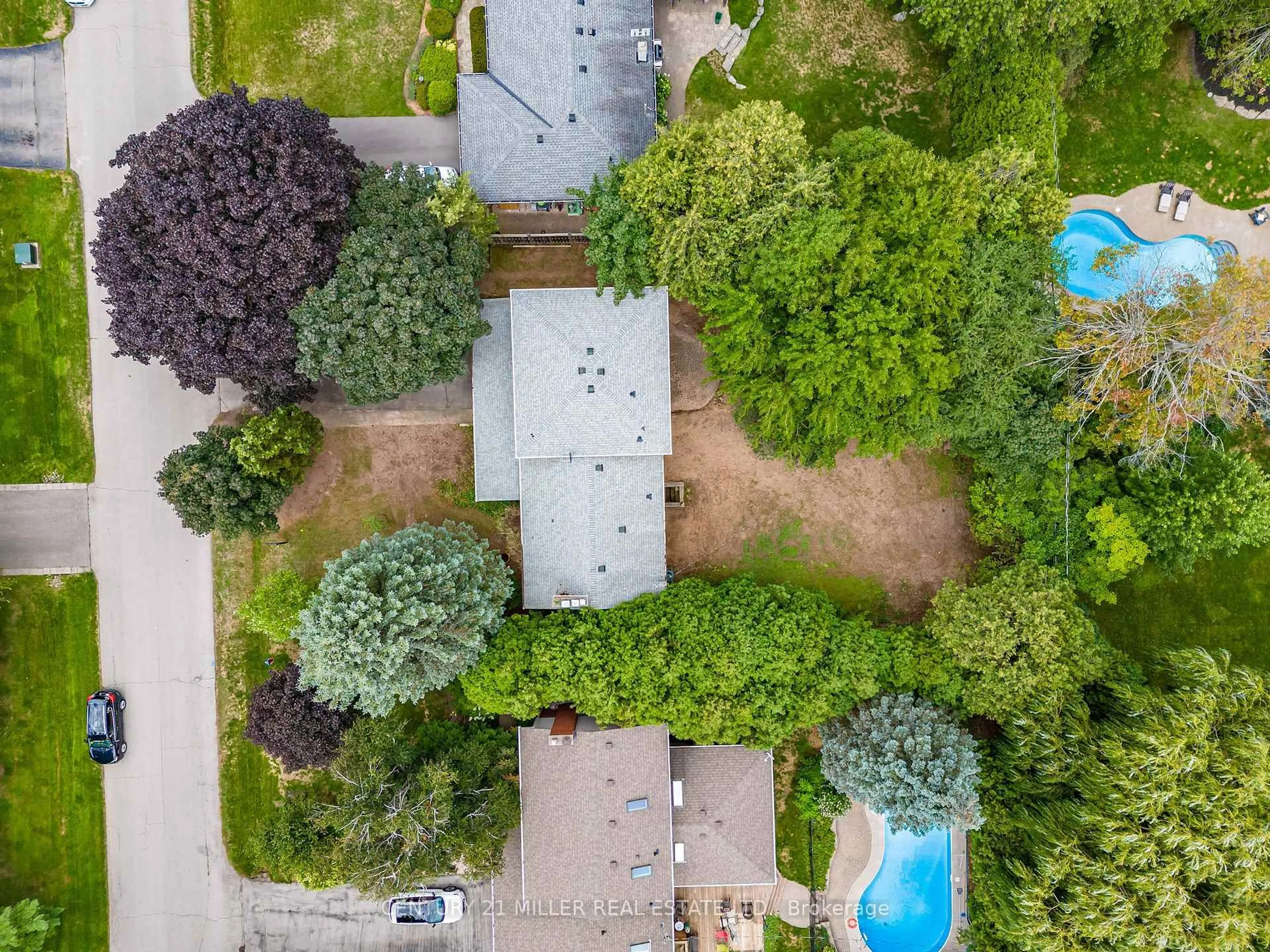 A pic from outside/outdoor area/front of a property/back of a property/a pic from drone, forest/trees view for 139 Walby Dr, Oakville Ontario L6L 4C9