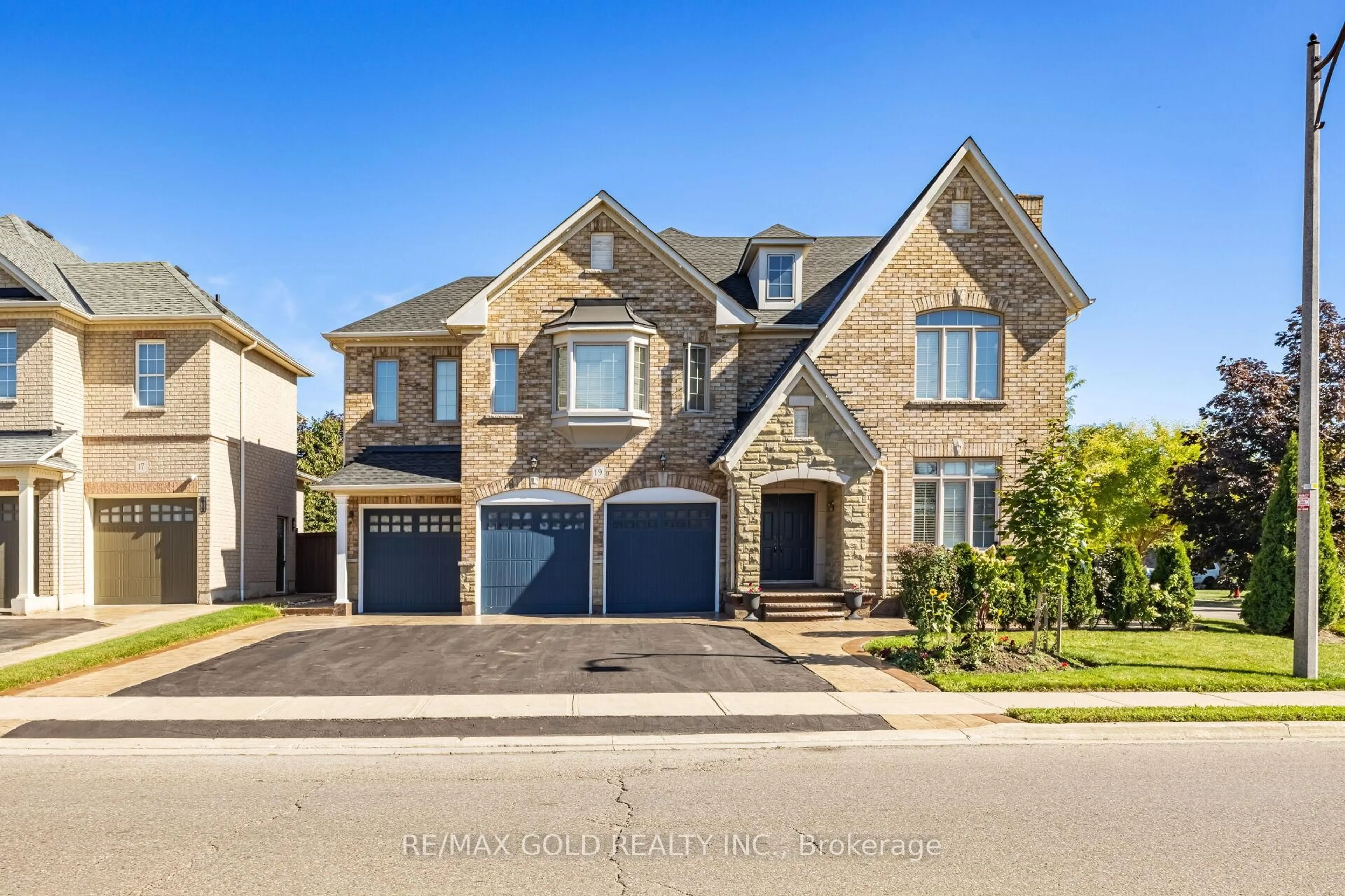 Home with brick exterior material, street for 19 Eiffel Blvd, Brampton Ontario L6P 1V9