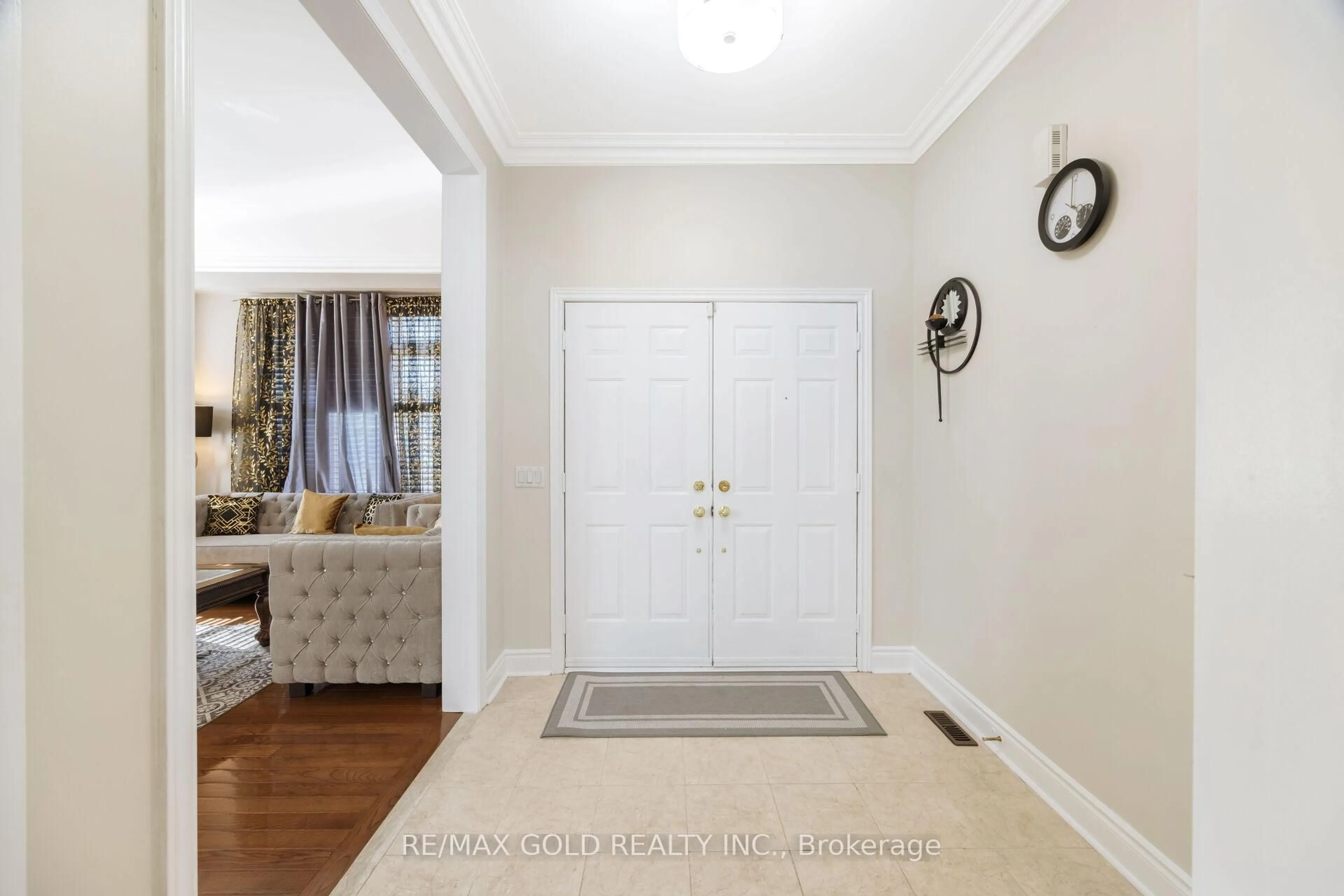 Indoor entryway for 19 Eiffel Blvd, Brampton Ontario L6P 1V9