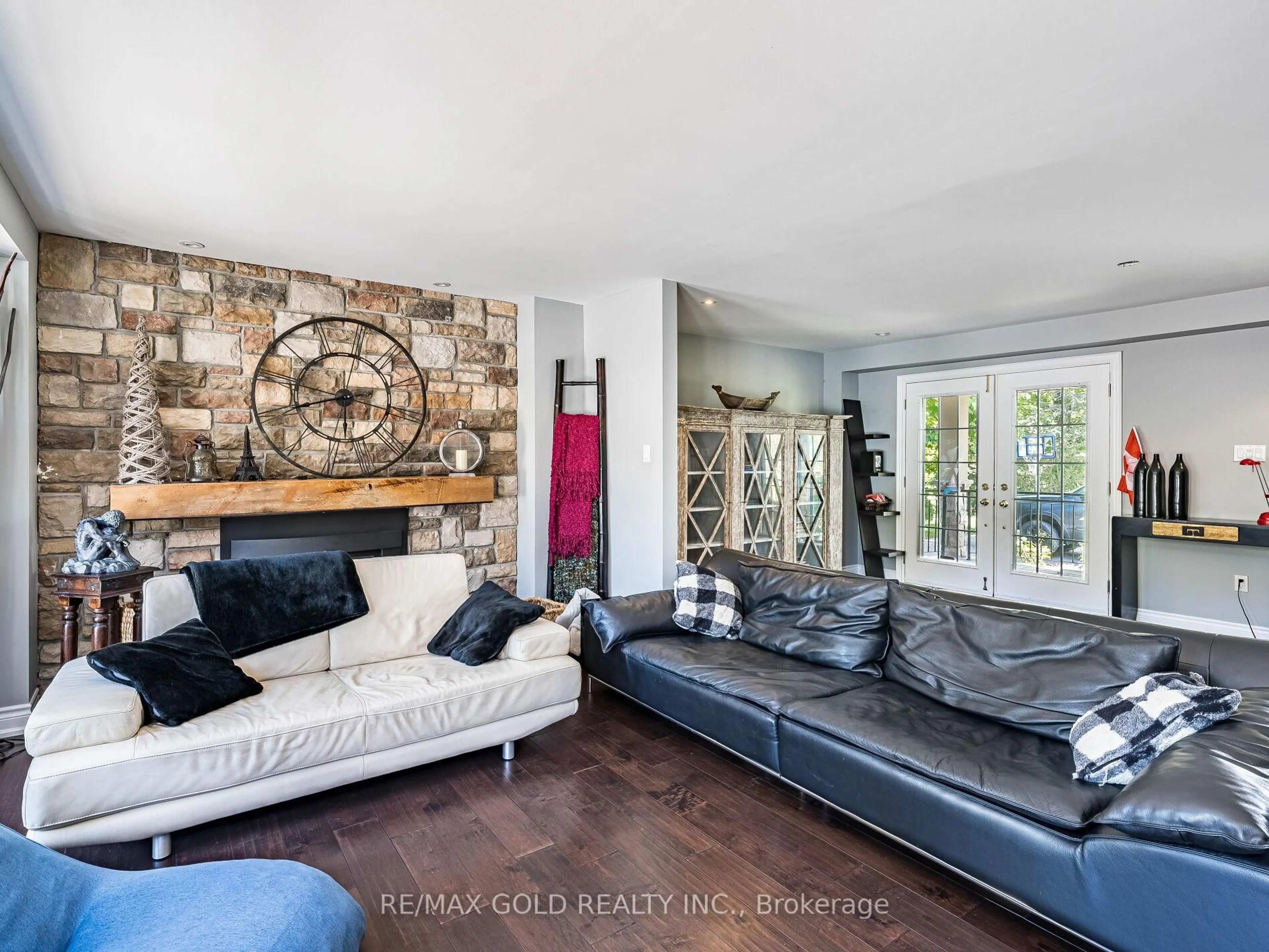 Living room with furniture, unknown for 110 Palmer Circ, Caledon Ontario L7E 0A5