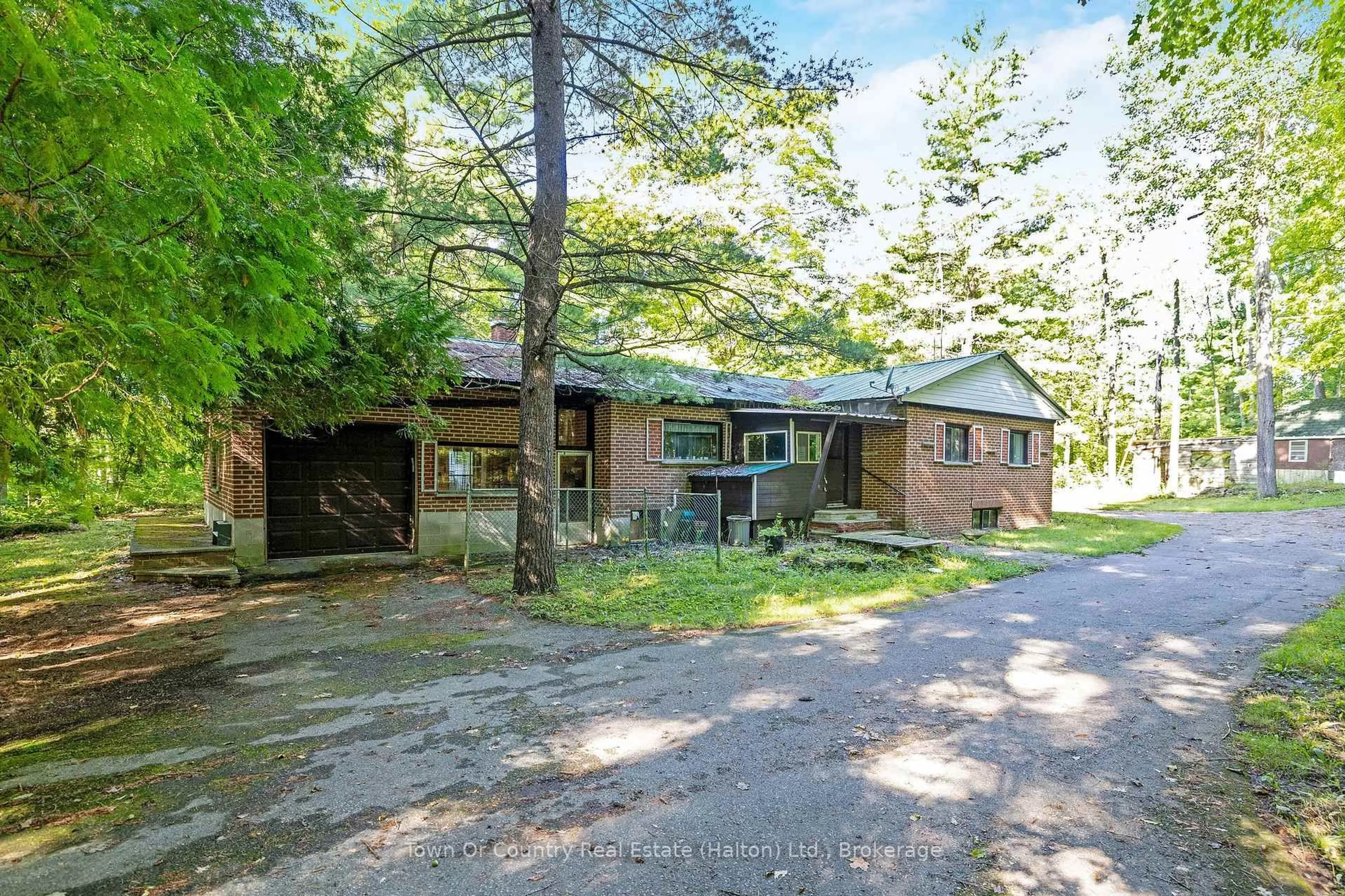 Patio, unknown for 2380 Conservation Rd, Milton Ontario L0P 1B0