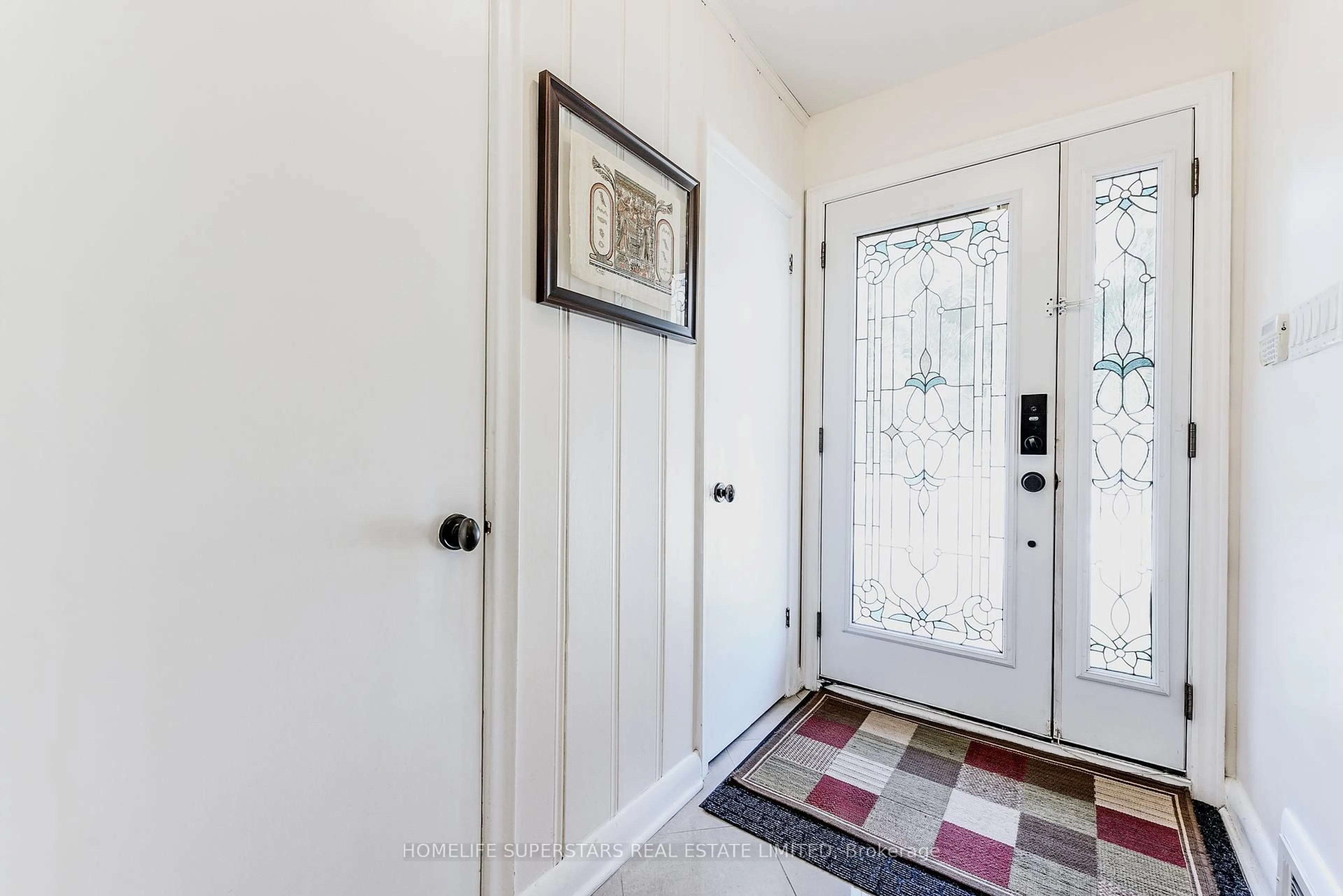 Indoor entryway for 3987 Bloor St, Toronto Ontario M9B 1M2