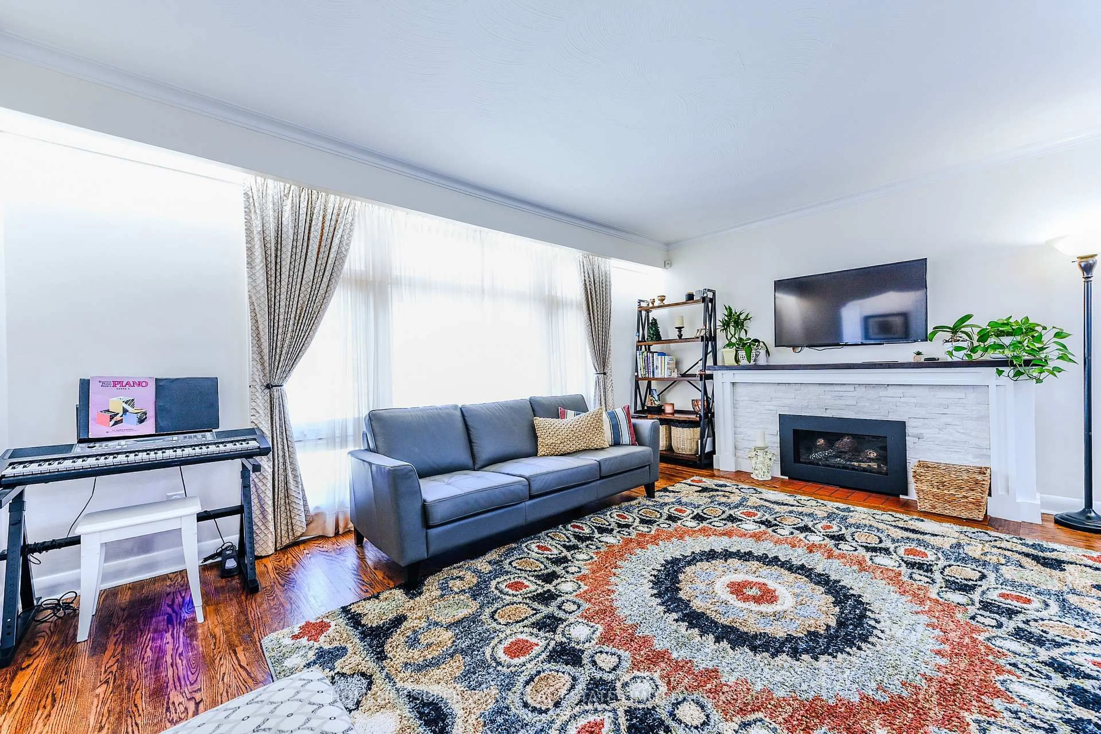 Living room with furniture, carpet floor for 3987 Bloor St, Toronto Ontario M9B 1M2