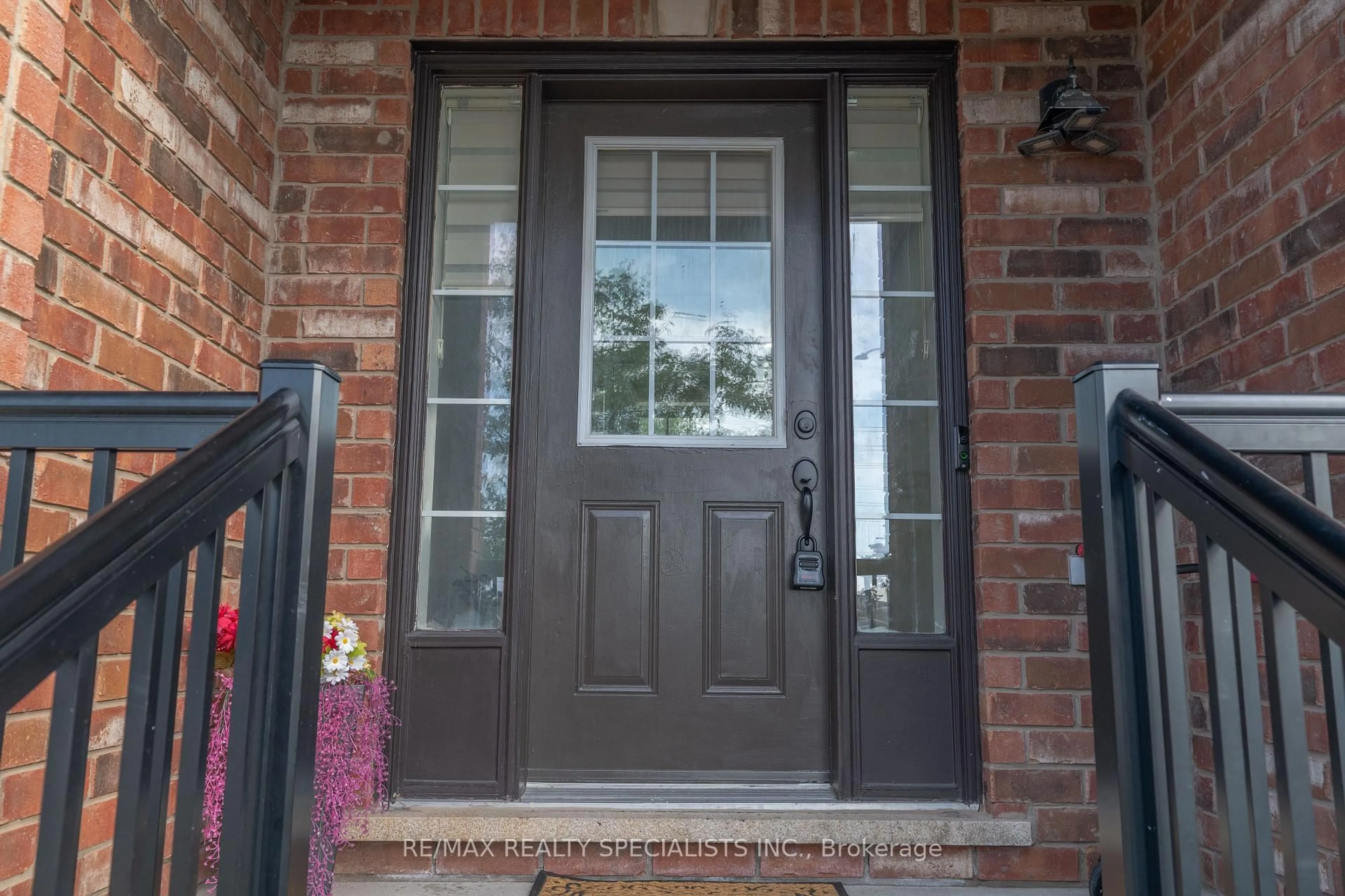 Indoor entryway for 107 Frenchpark Circ, Brampton Ontario L6X 0Y5