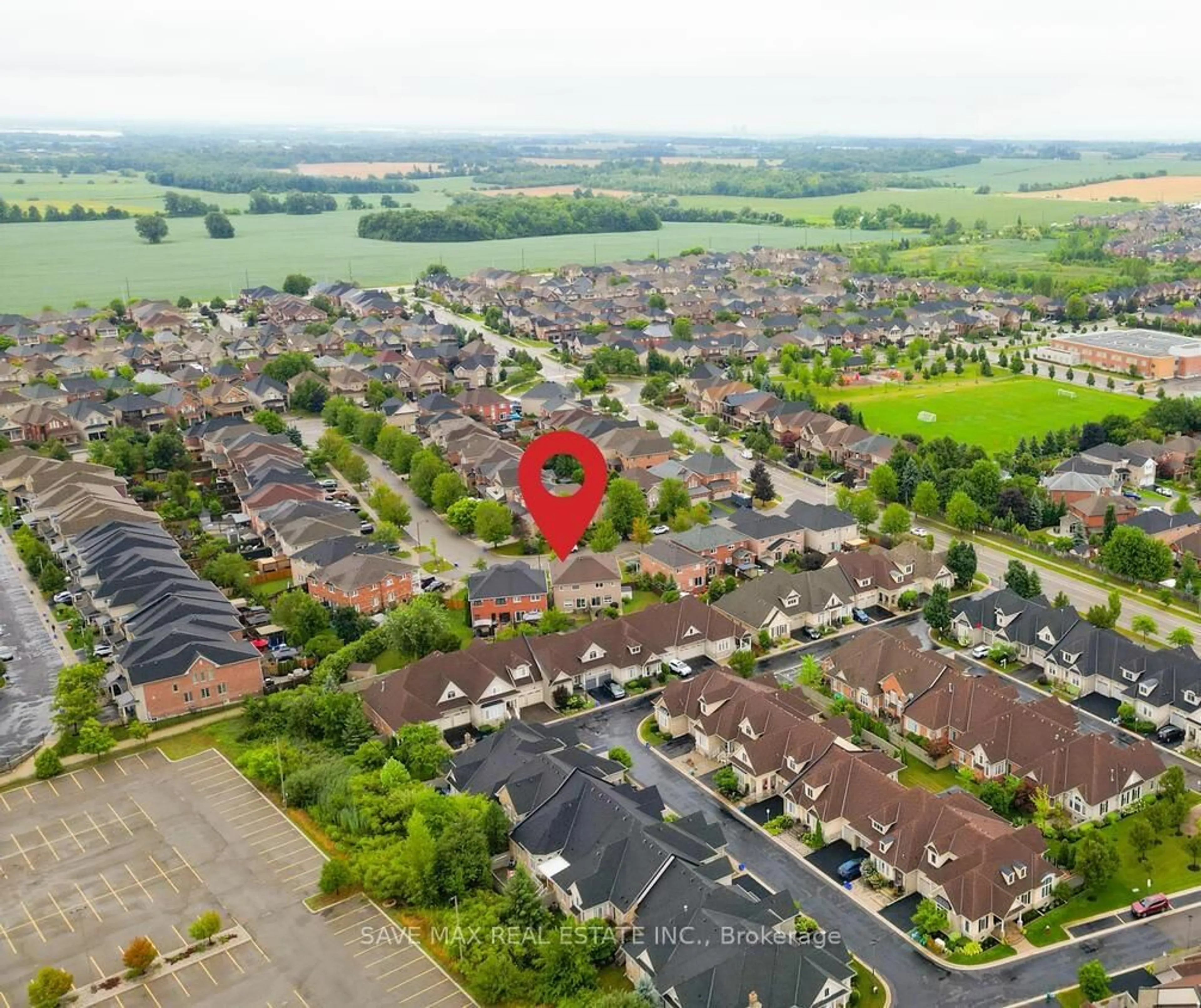 A pic from outside/outdoor area/front of a property/back of a property/a pic from drone, street for 47 Woodcote Cres, Halton Hills Ontario L7G 6M1