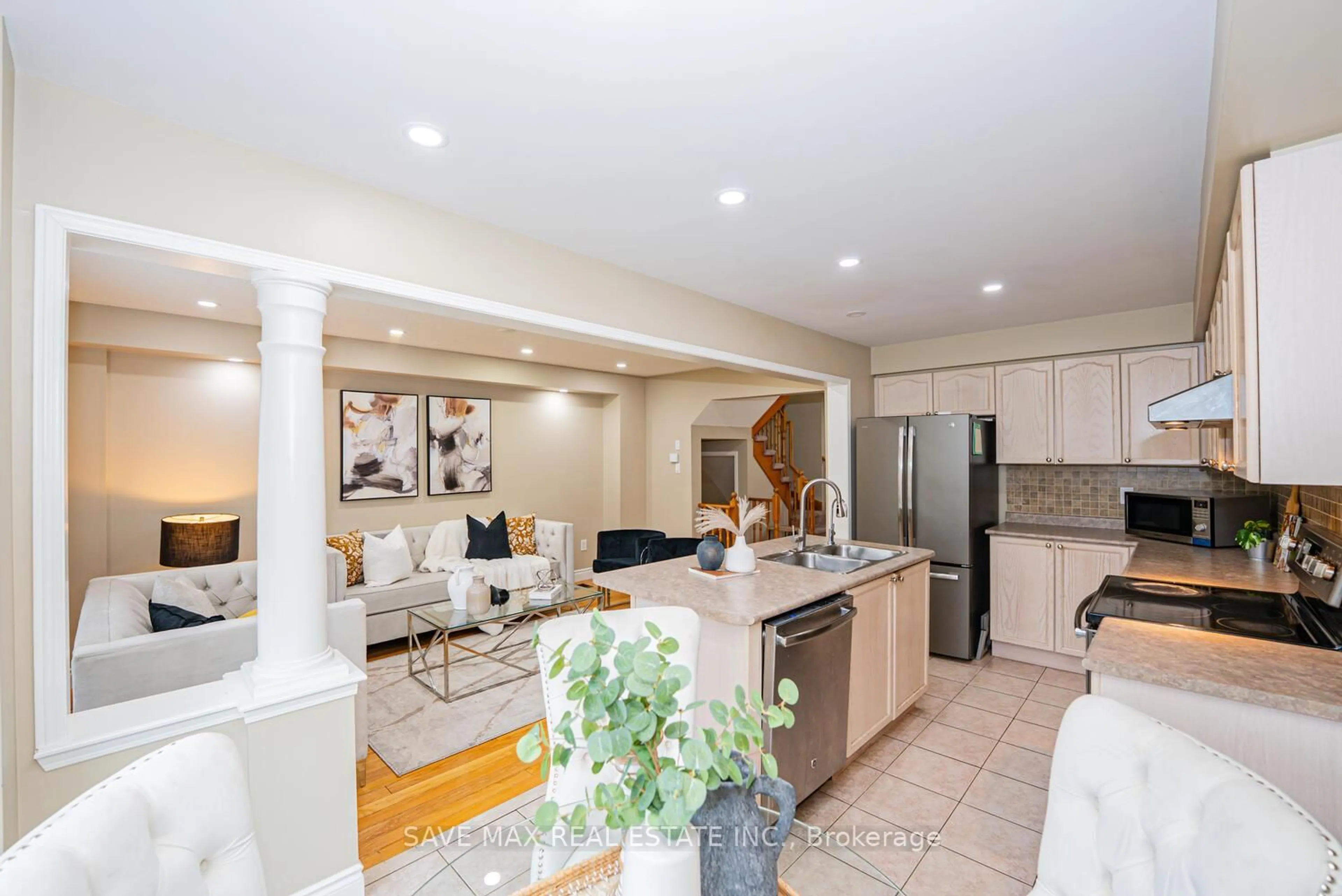 Open concept kitchen, ceramic/tile floor for 47 Woodcote Cres, Halton Hills Ontario L7G 6M1