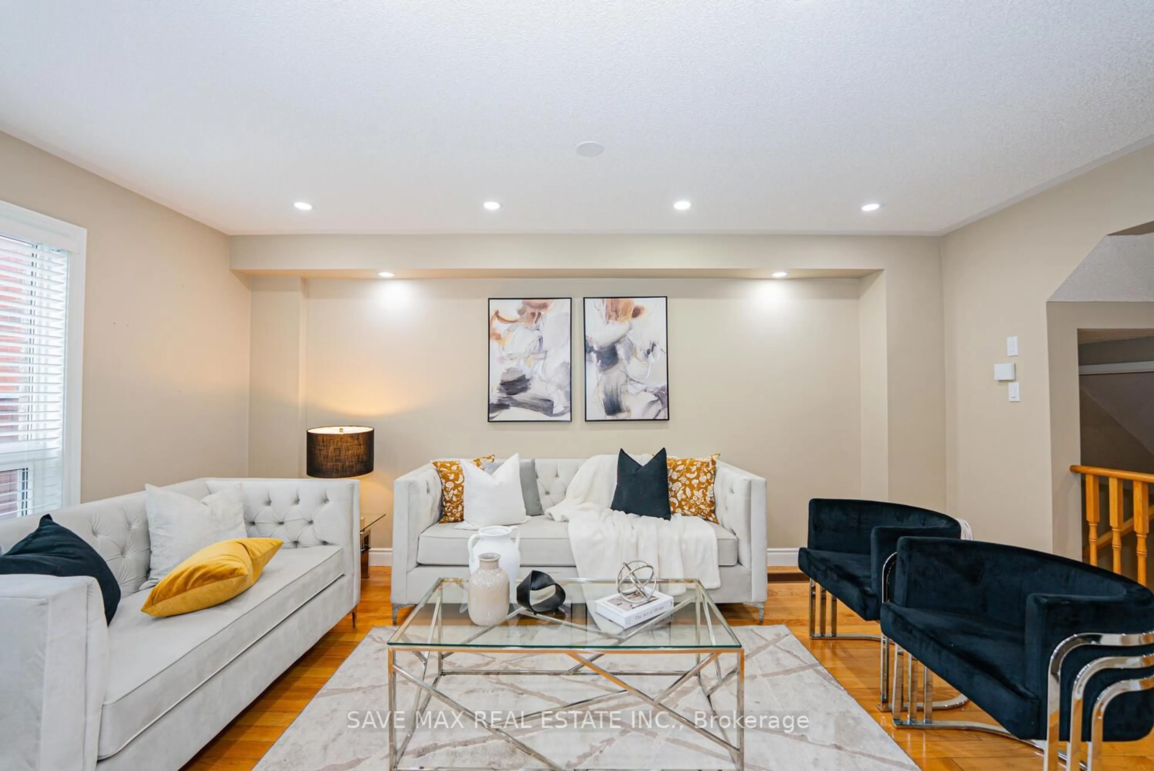 Living room with furniture, unknown for 47 Woodcote Cres, Halton Hills Ontario L7G 6M1