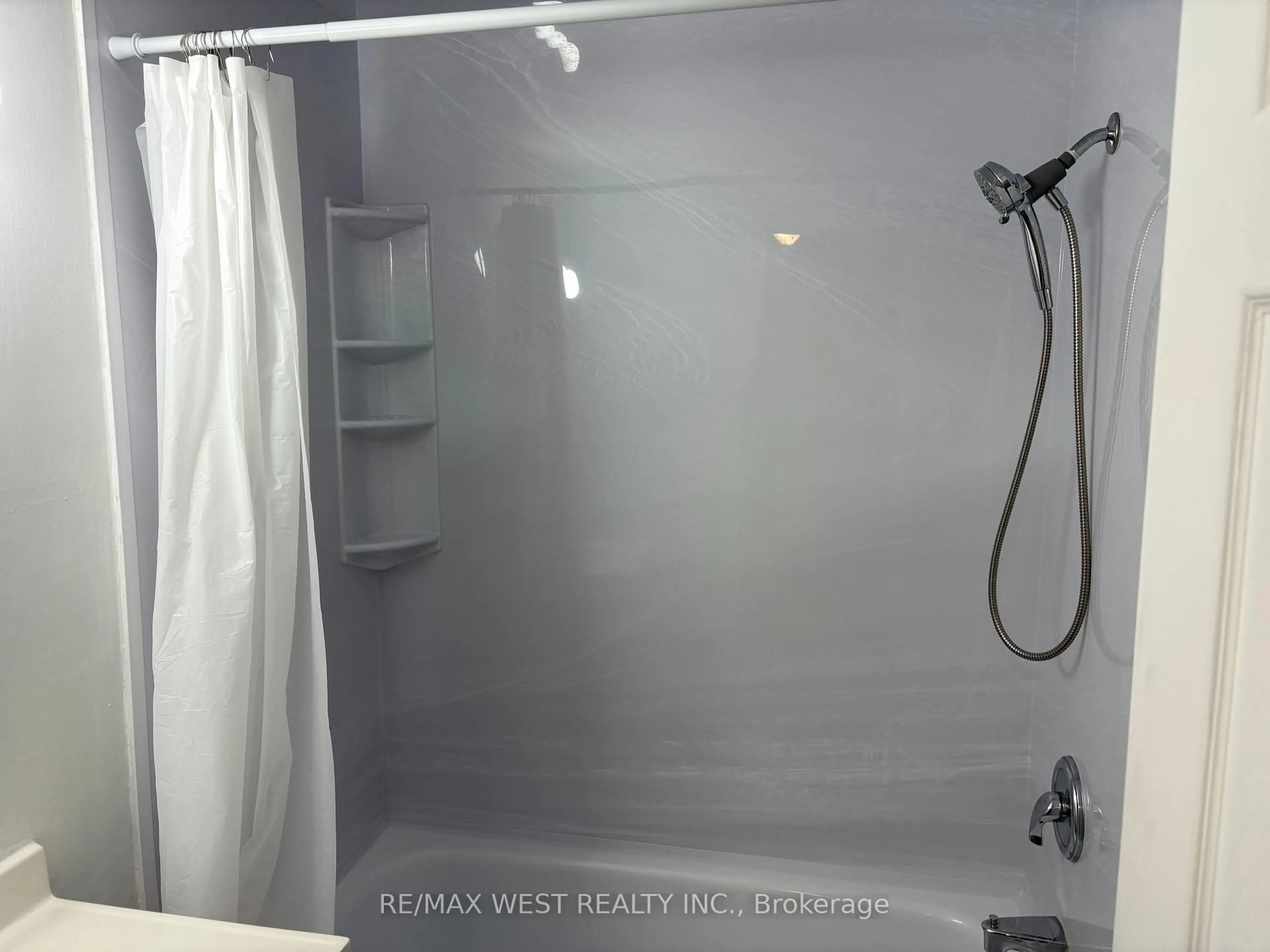 A pic of a room for 346 Fleetwood Cres, Brampton Ontario L6T 2E7
