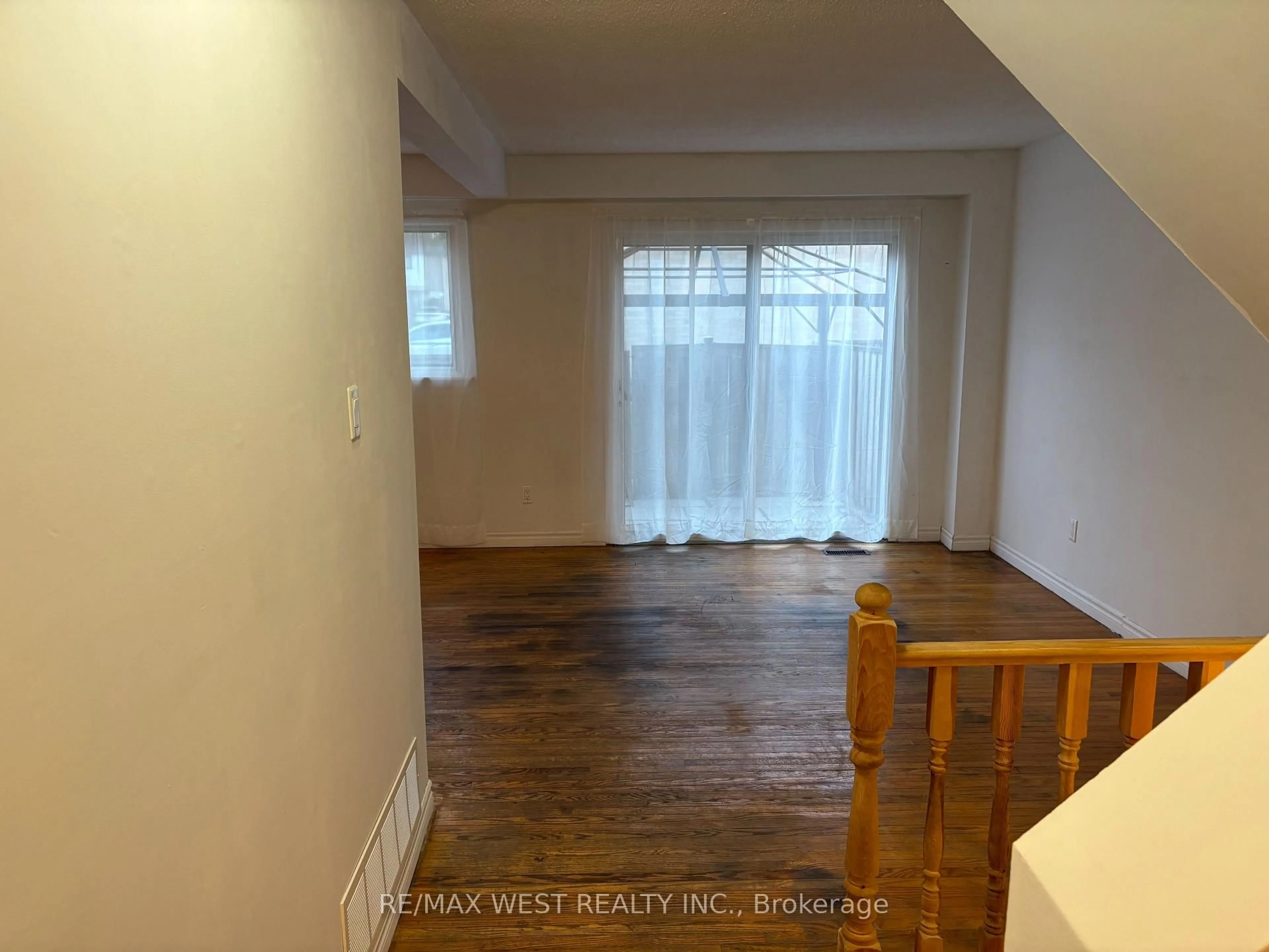 A pic of a room for 346 Fleetwood Cres, Brampton Ontario L6T 2E7