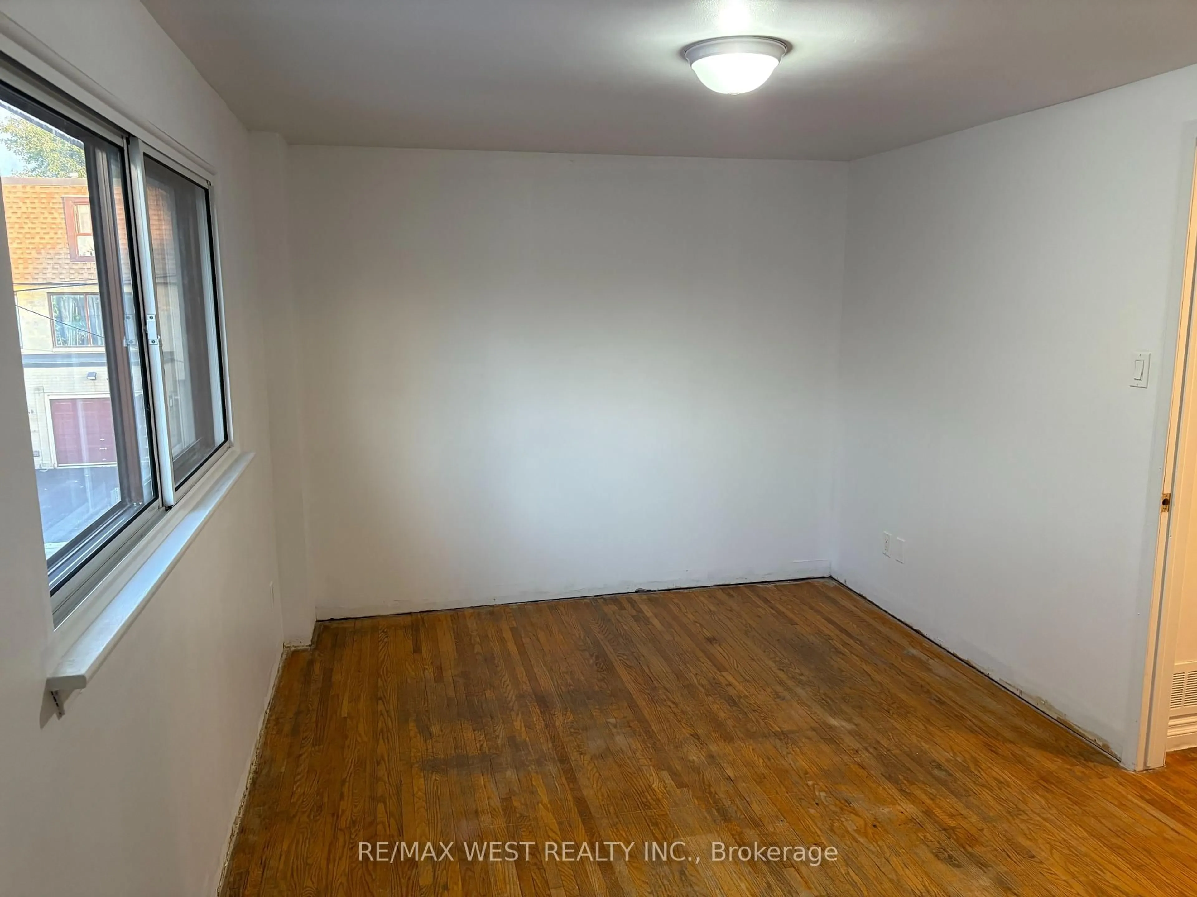 A pic of a room for 346 Fleetwood Cres, Brampton Ontario L6T 2E7