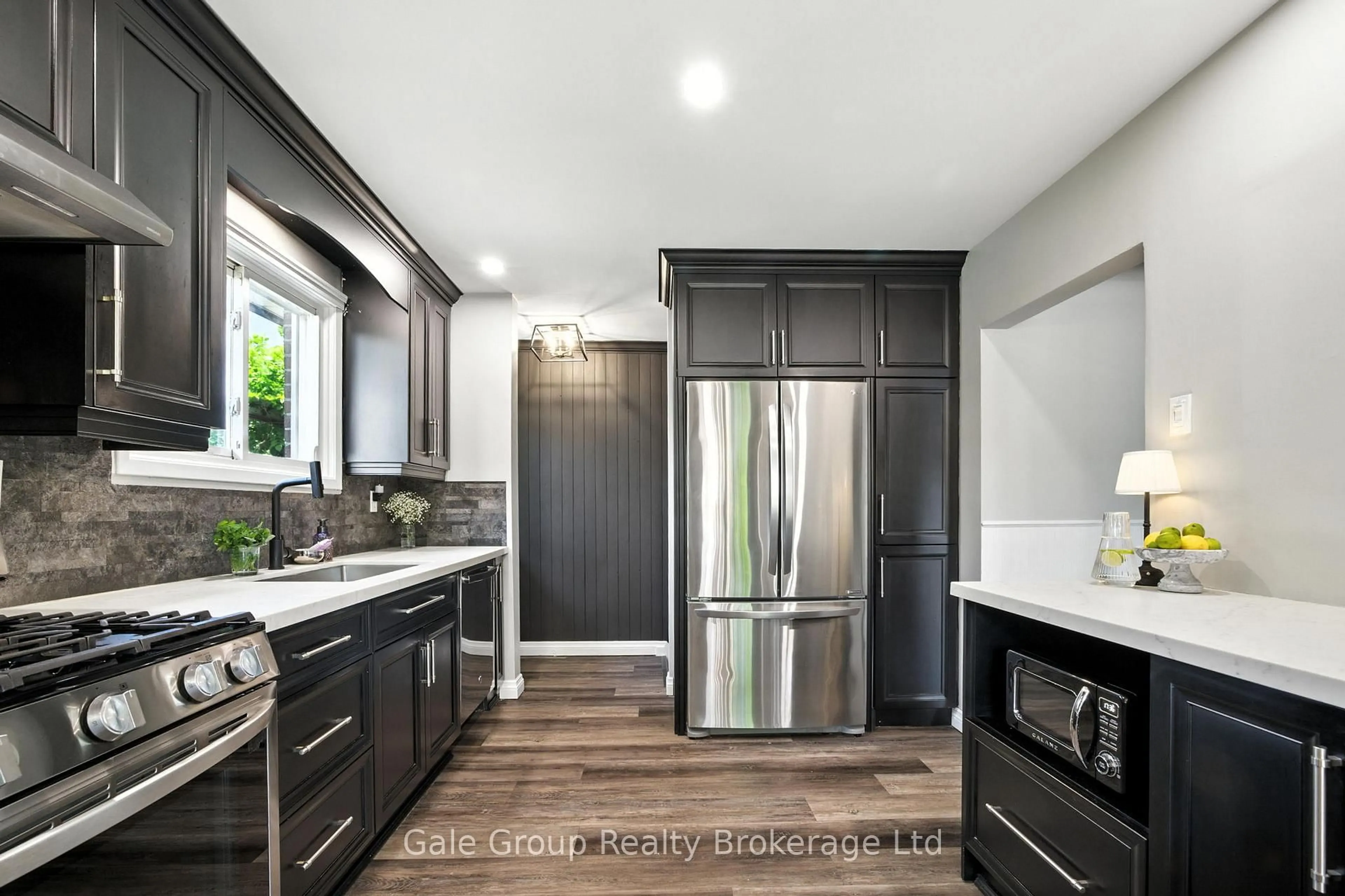 Contemporary kitchen, unknown for 42 Moultrey Cres, Halton Hills Ontario L7G 4N5