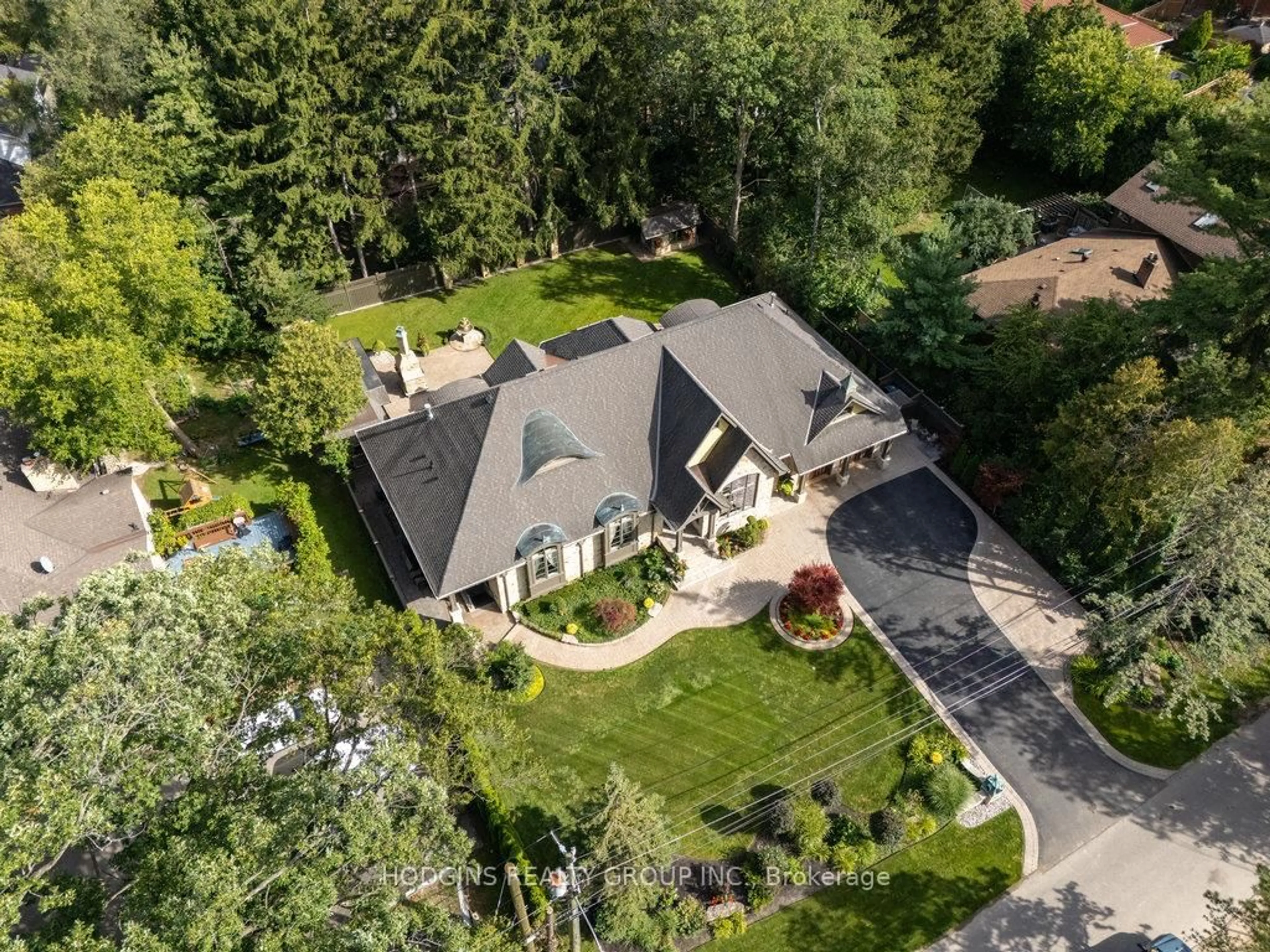 A pic from outside/outdoor area/front of a property/back of a property/a pic from drone, street for 158 Harborn Tr, Mississauga Ontario L5B 1A8