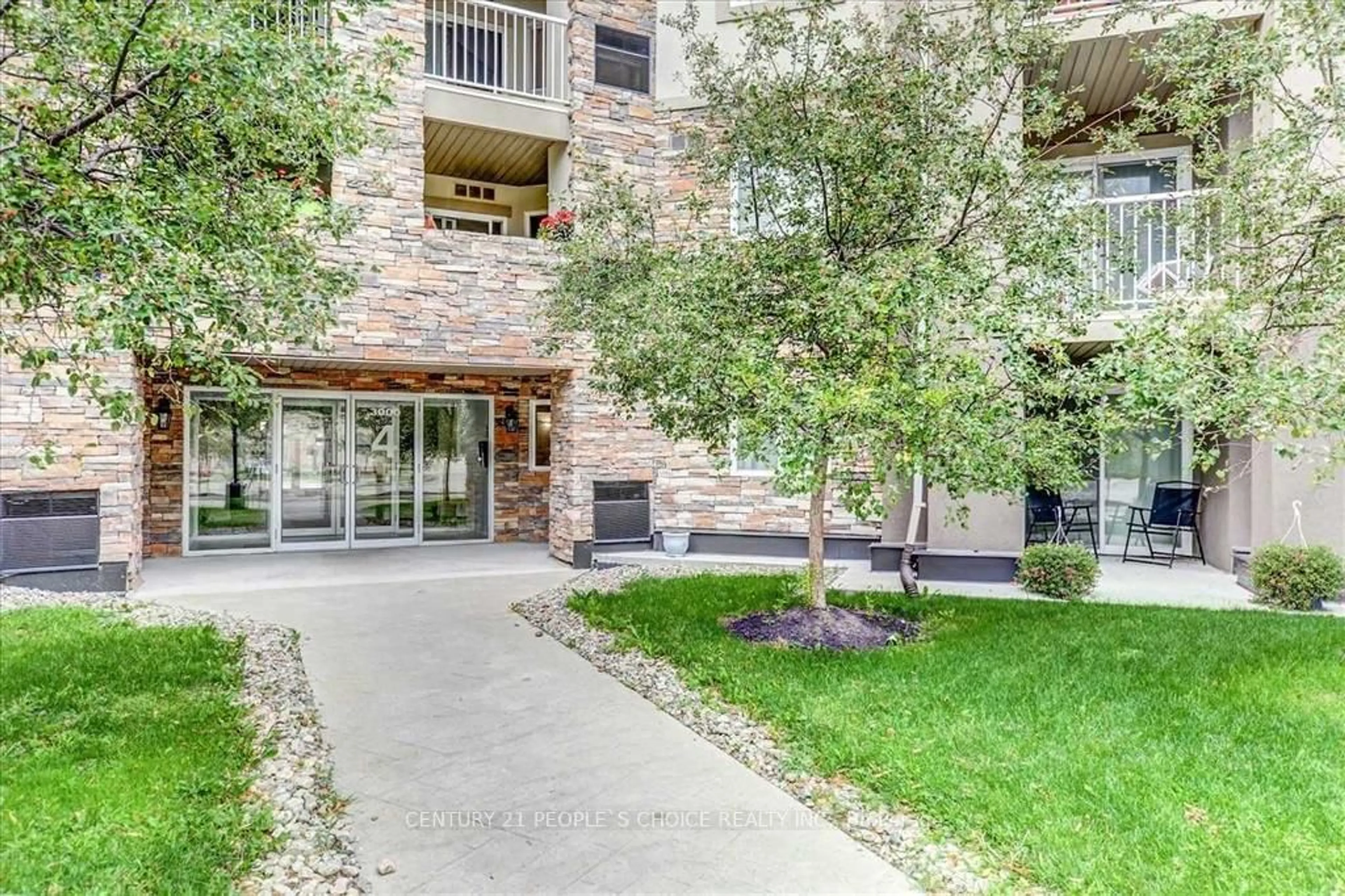 Indoor foyer for 4 Dayspring Circ #302, Brampton Ontario L6P 2Z7