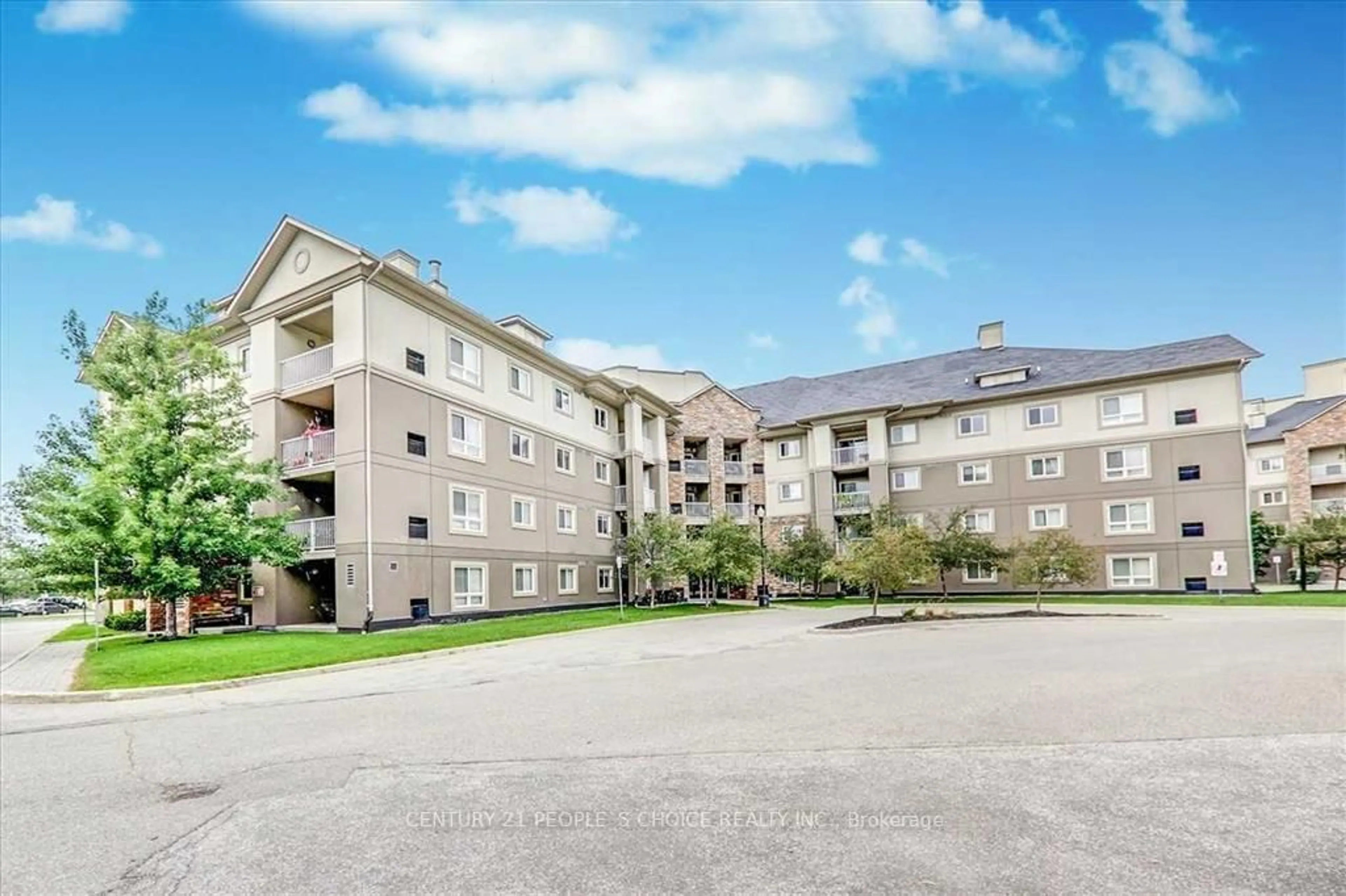 Patio, building for 4 Dayspring Circ #302, Brampton Ontario L6P 2Z7