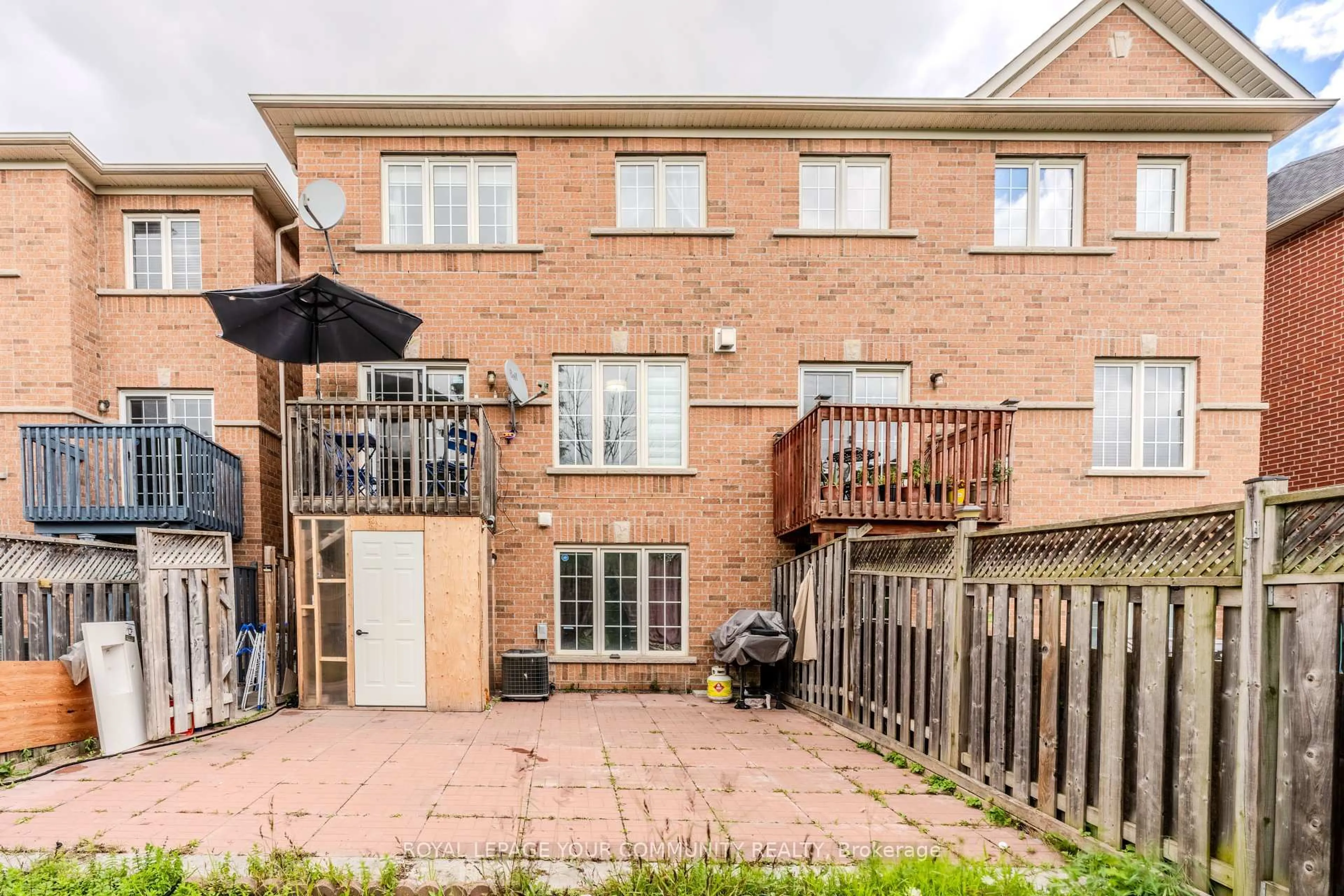 Patio, street for 22 Panama Pl, Brampton Ontario L6P 2G6