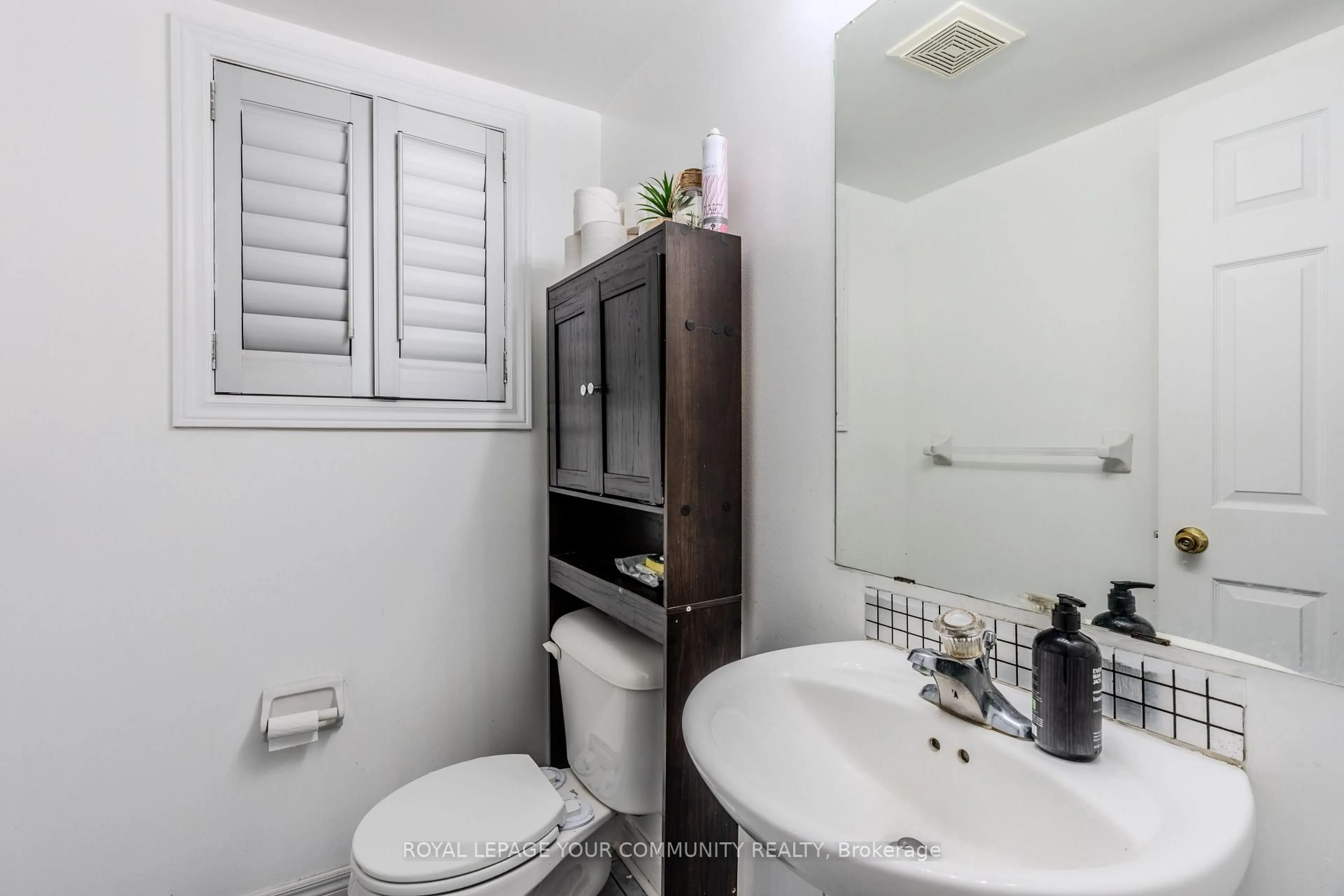 Standard bathroom, unknown for 22 Panama Pl, Brampton Ontario L6P 2G6