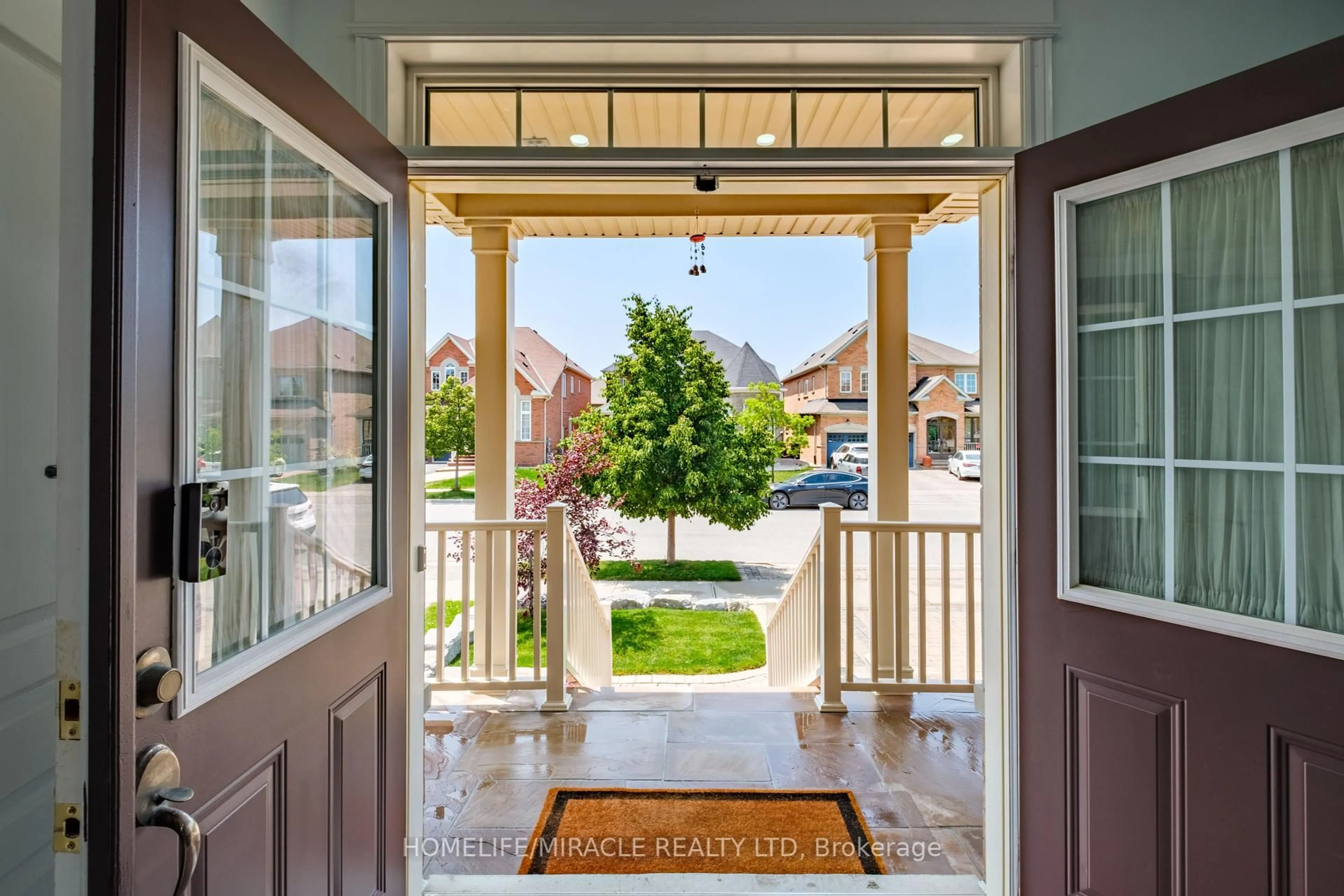 Indoor entryway for 5 Meltwater Cres, Brampton Ontario L6P 3W1