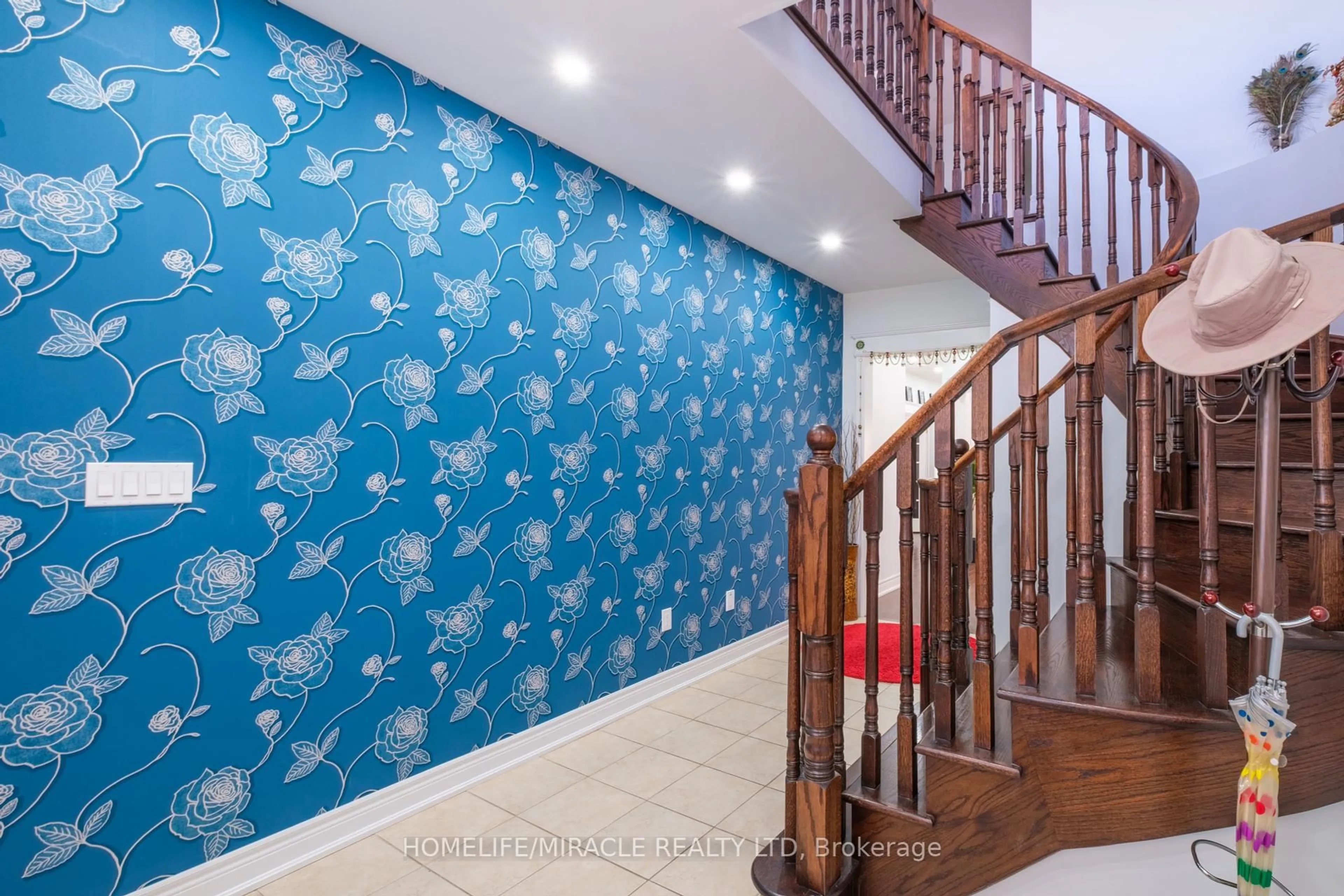 Indoor foyer for 5 Meltwater Cres, Brampton Ontario L6P 3W1