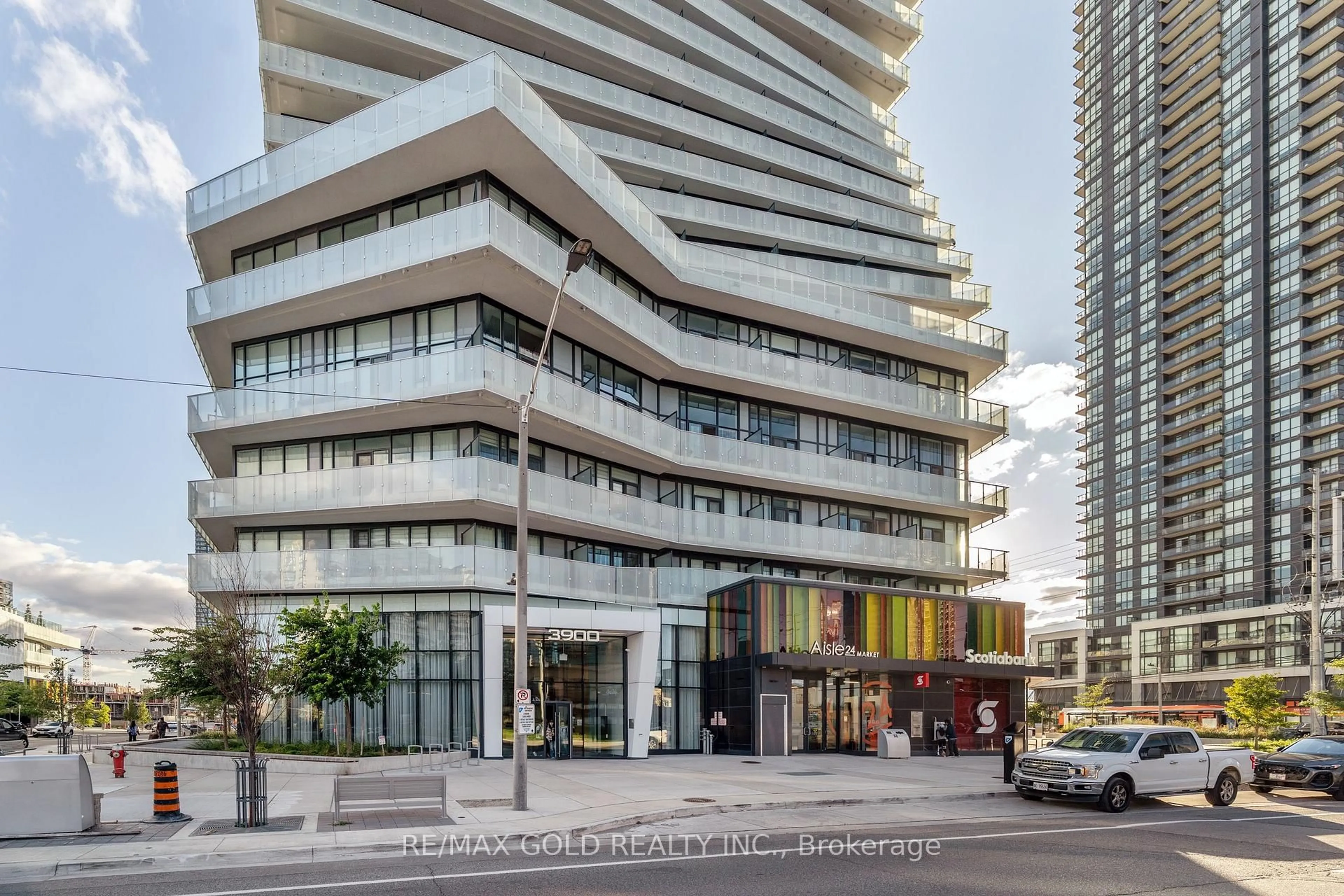 Indoor foyer for 3900 Confedration Pkwy #2707, Mississauga Ontario L5B 0M3