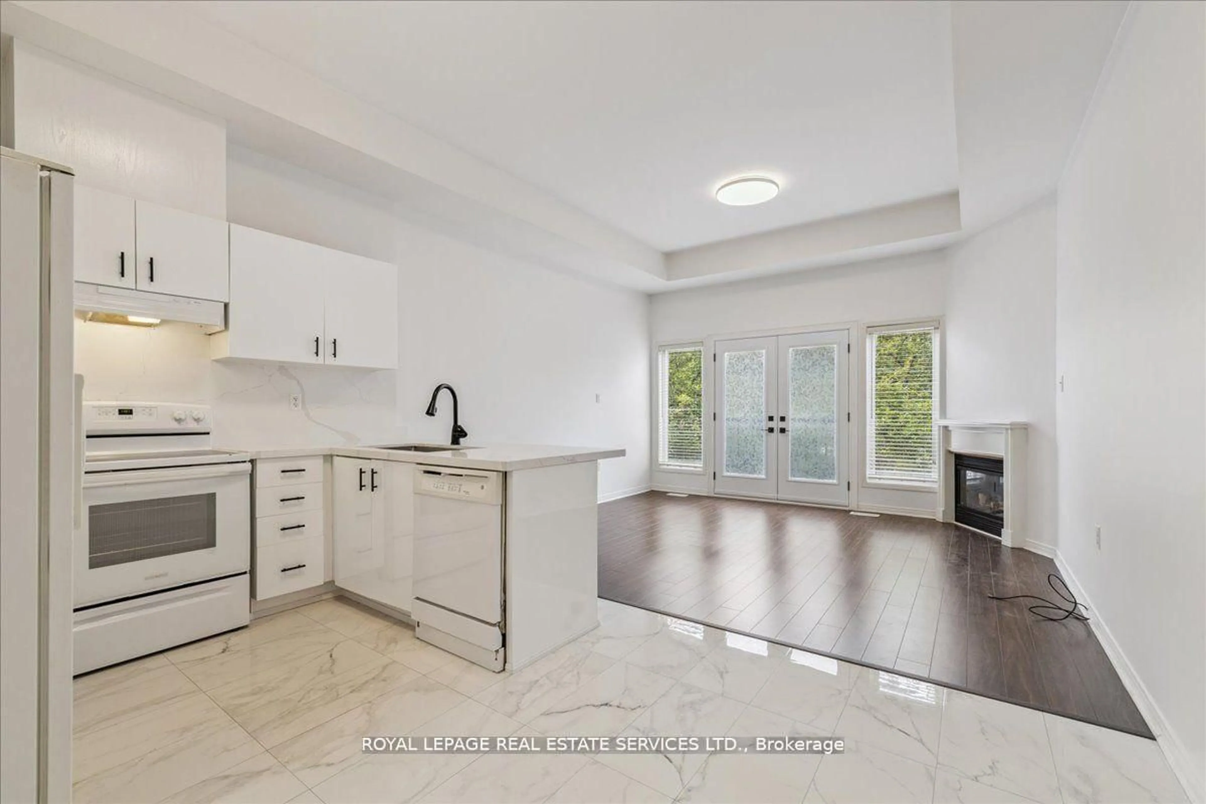 Open concept kitchen, ceramic/tile floor for 3302 Pinto Pl, Mississauga Ontario L5B 1V7