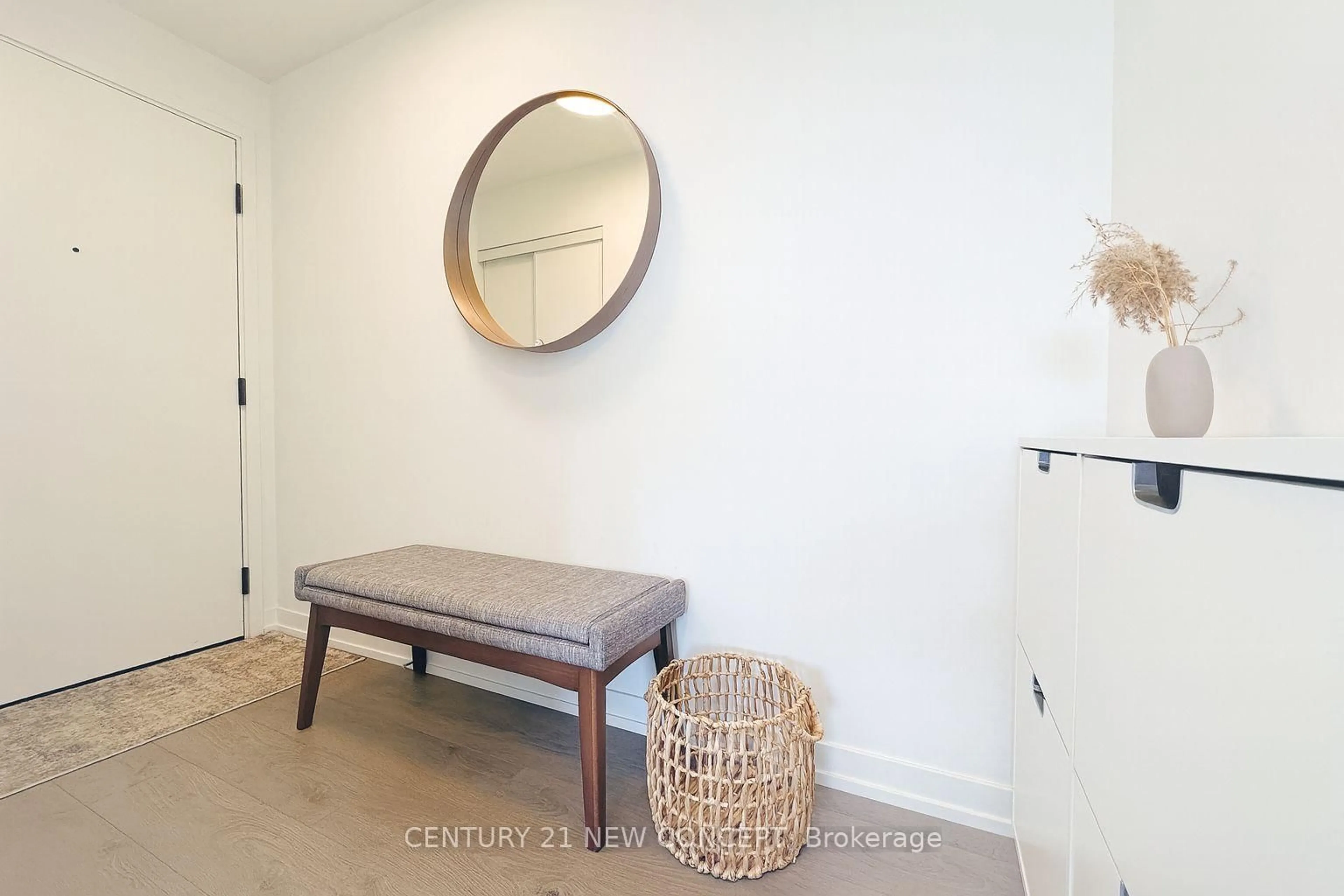 Indoor entryway for 270 Dufferin St #608, Toronto Ontario M6K 0H8