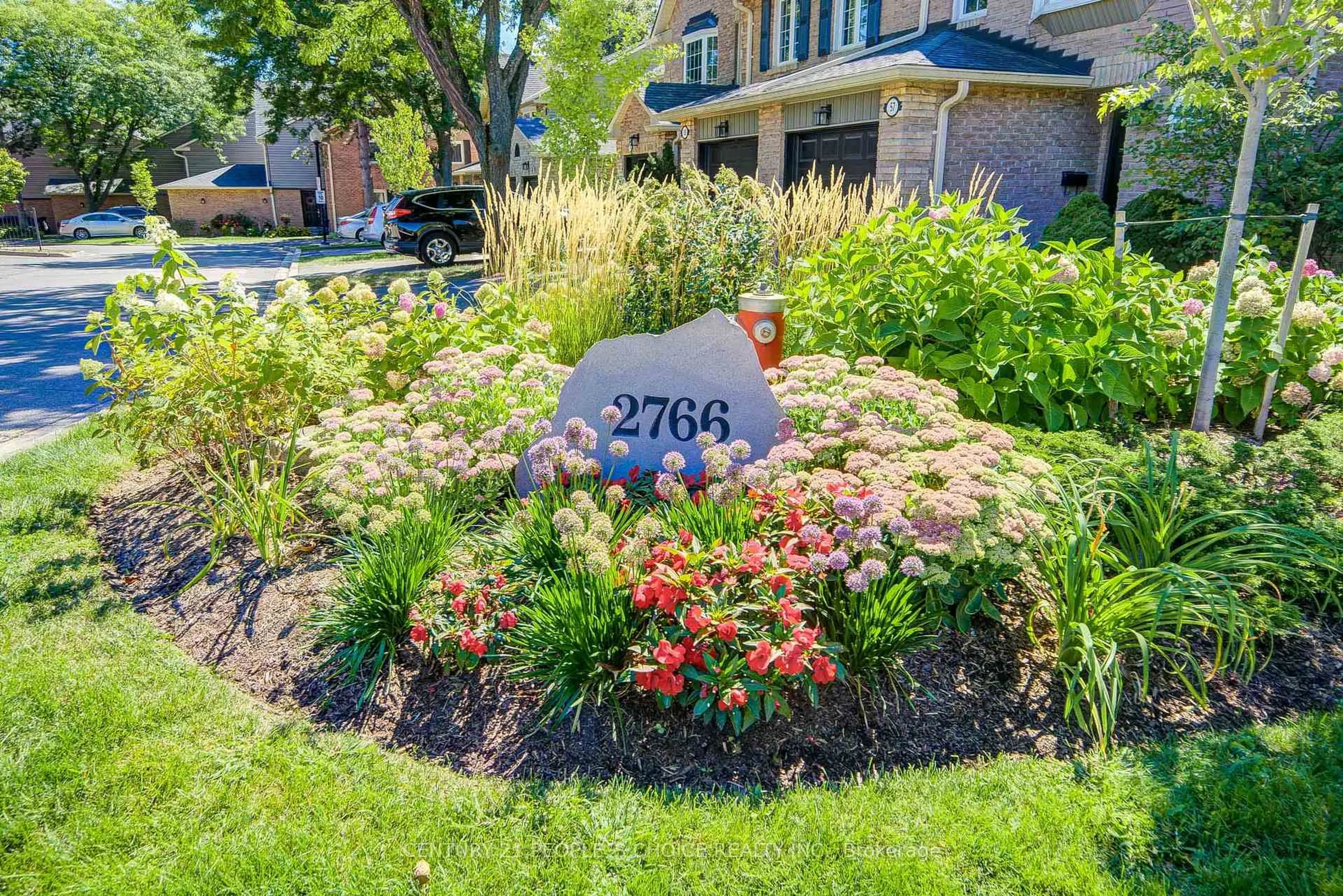Patio, street for 2766 Folkway Dr #53, Mississauga Ontario L5L 3M3