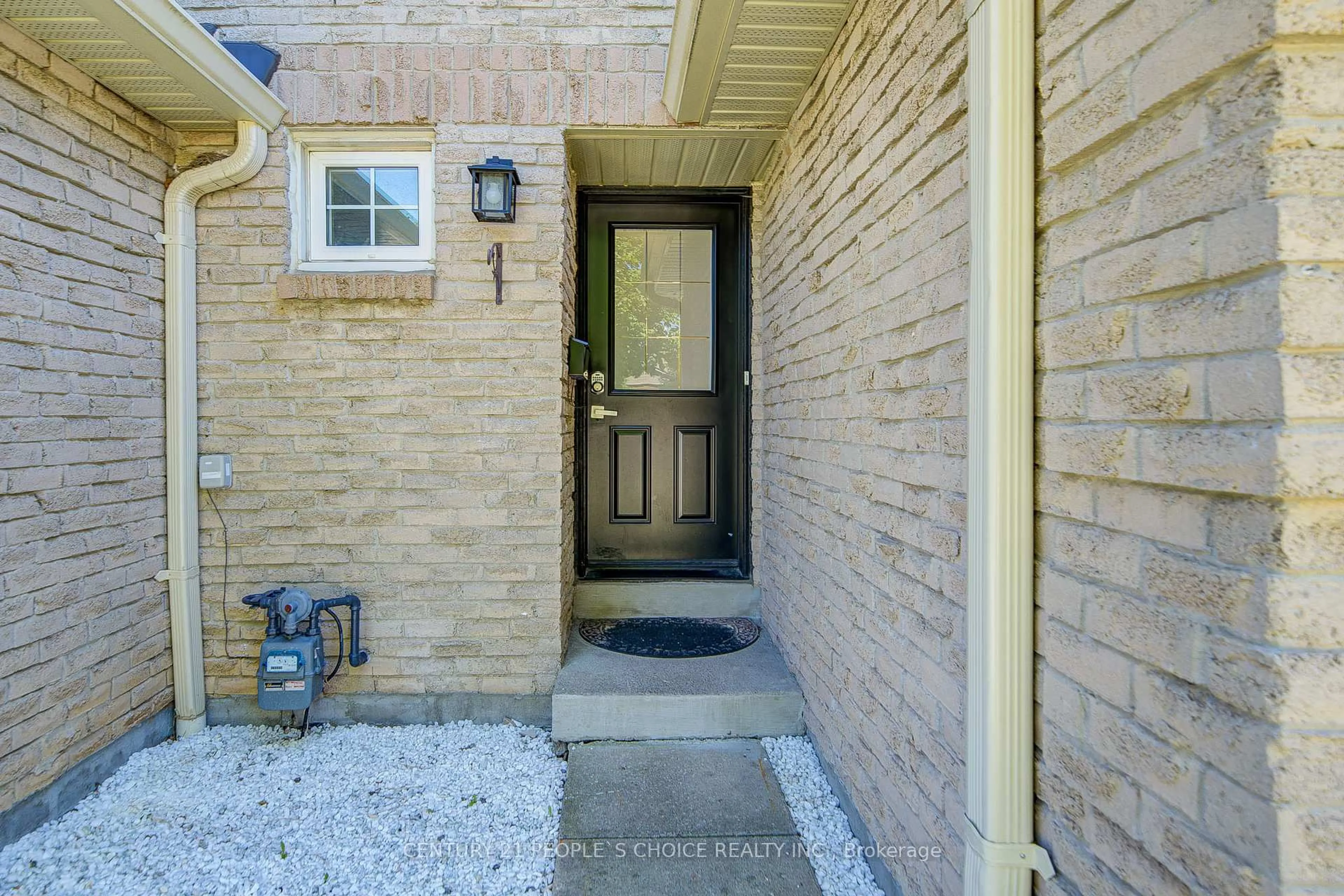 Indoor entryway for 2766 Folkway Dr #53, Mississauga Ontario L5L 3M3
