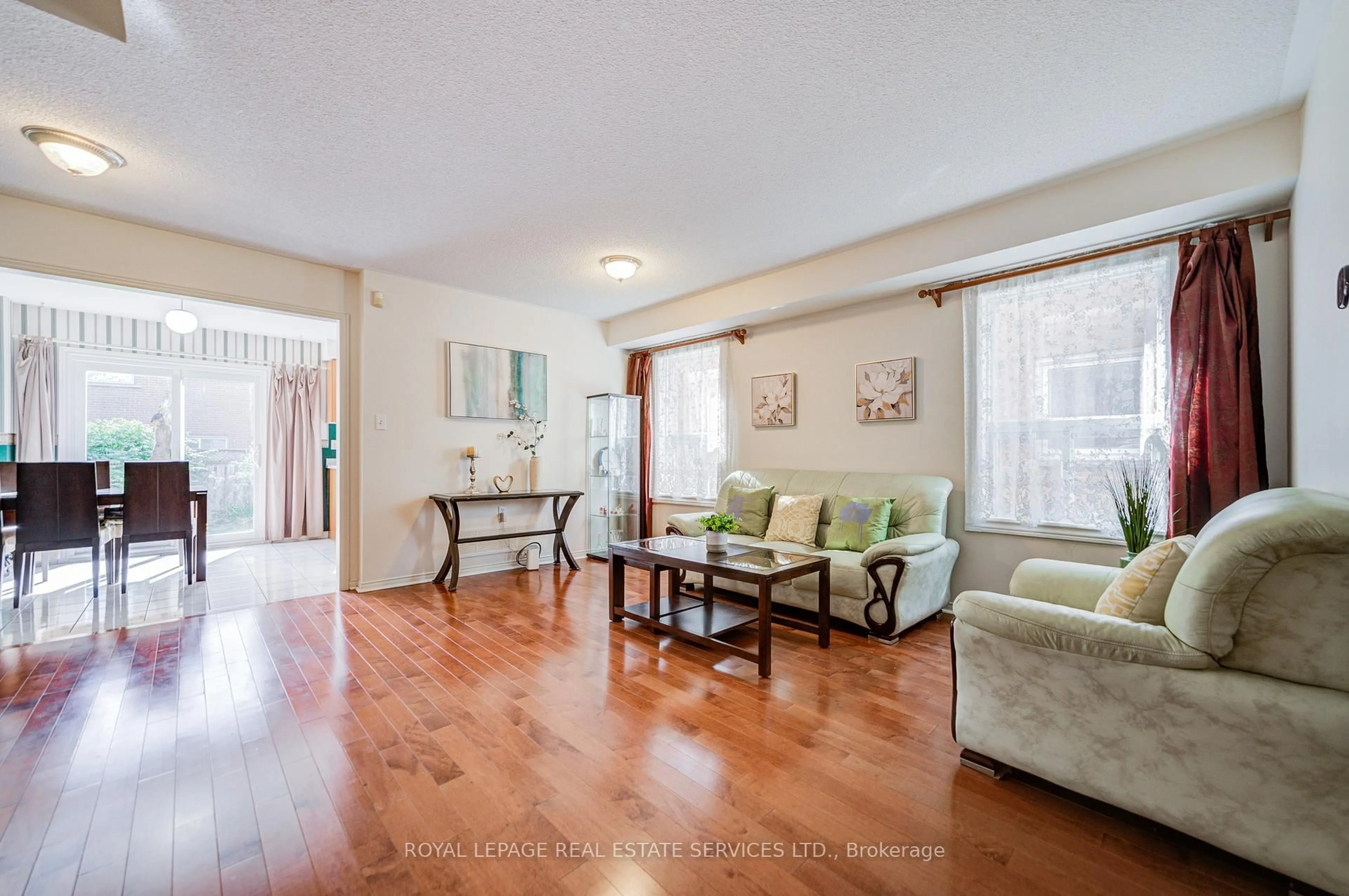 Living room with furniture, unknown for 5575 Richmeadow Mews, Mississauga Ontario L4Z 3T4