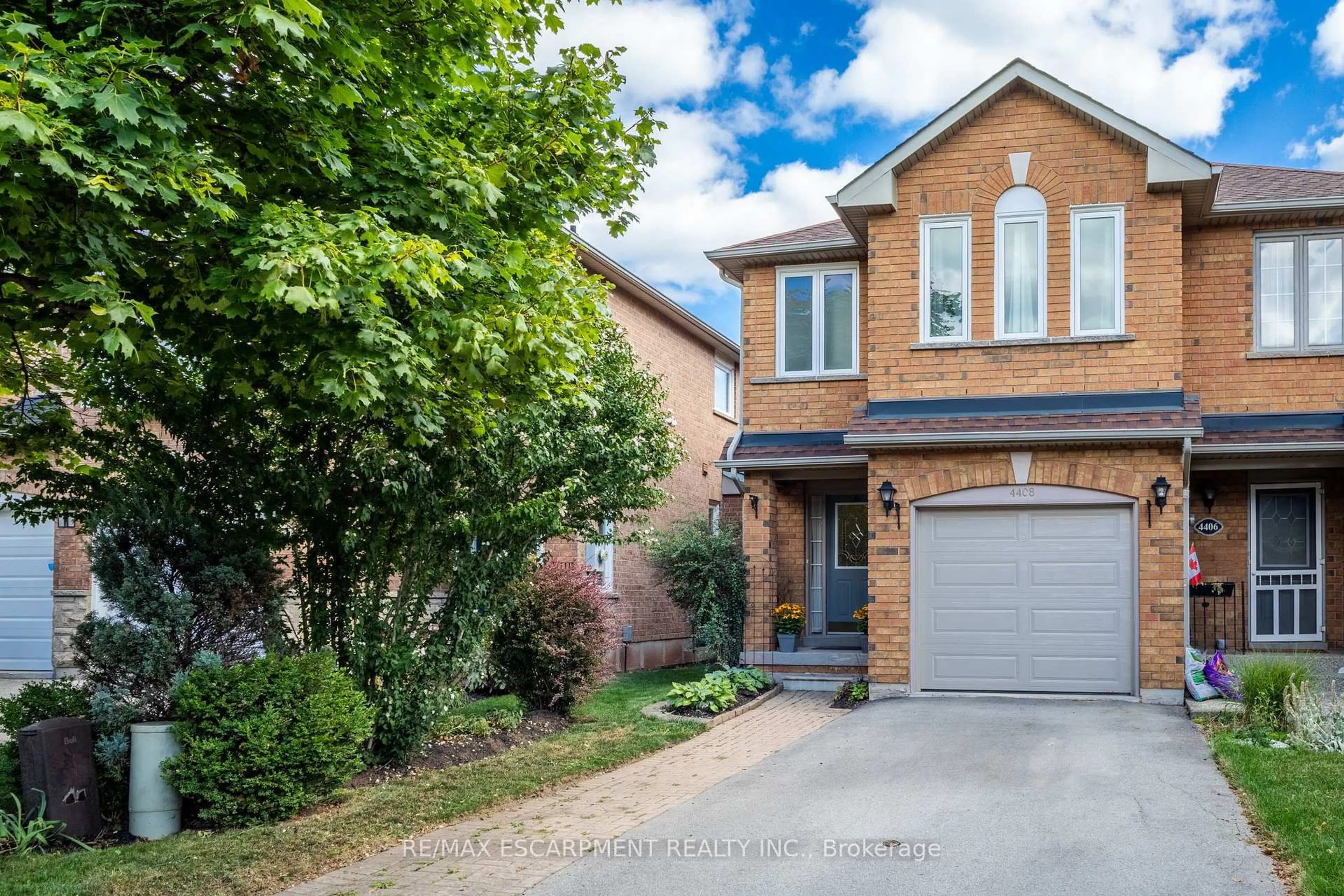 Home with brick exterior material, street for 4408 Vallence Dr, Burlington Ontario L7L 6J7