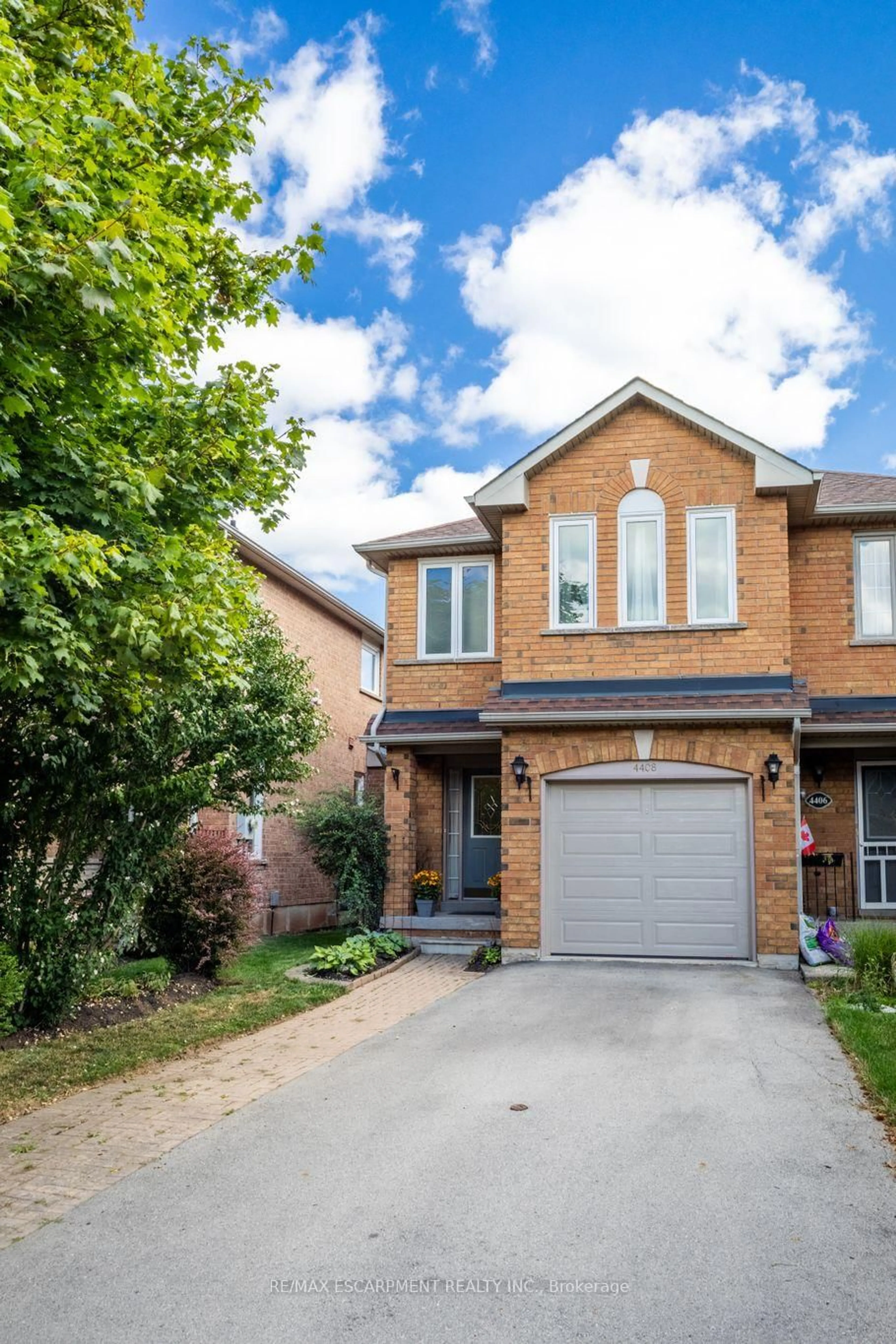 Home with brick exterior material, street for 4408 Vallence Dr, Burlington Ontario L7L 6J7