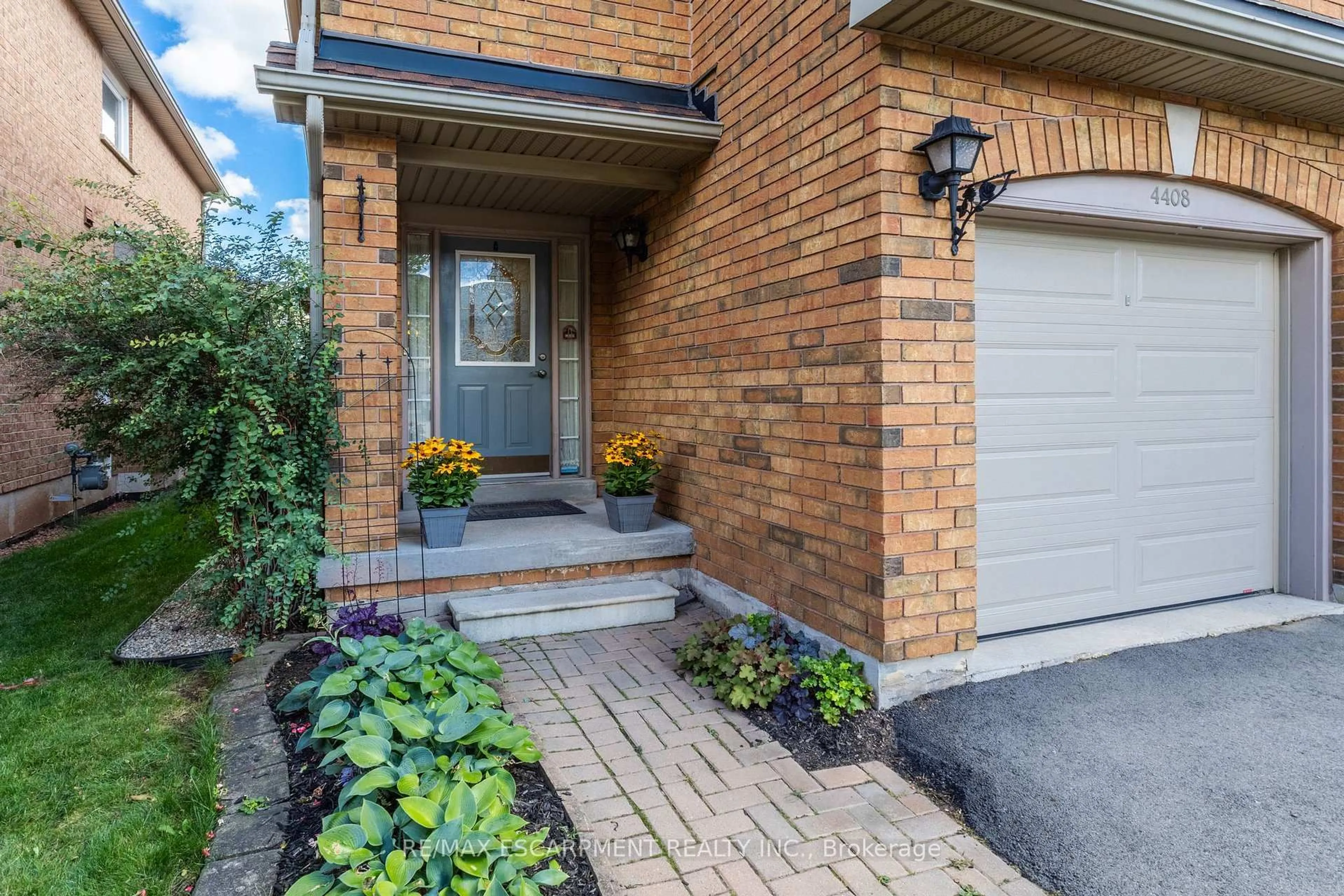 Home with brick exterior material, street for 4408 Vallence Dr, Burlington Ontario L7L 6J7