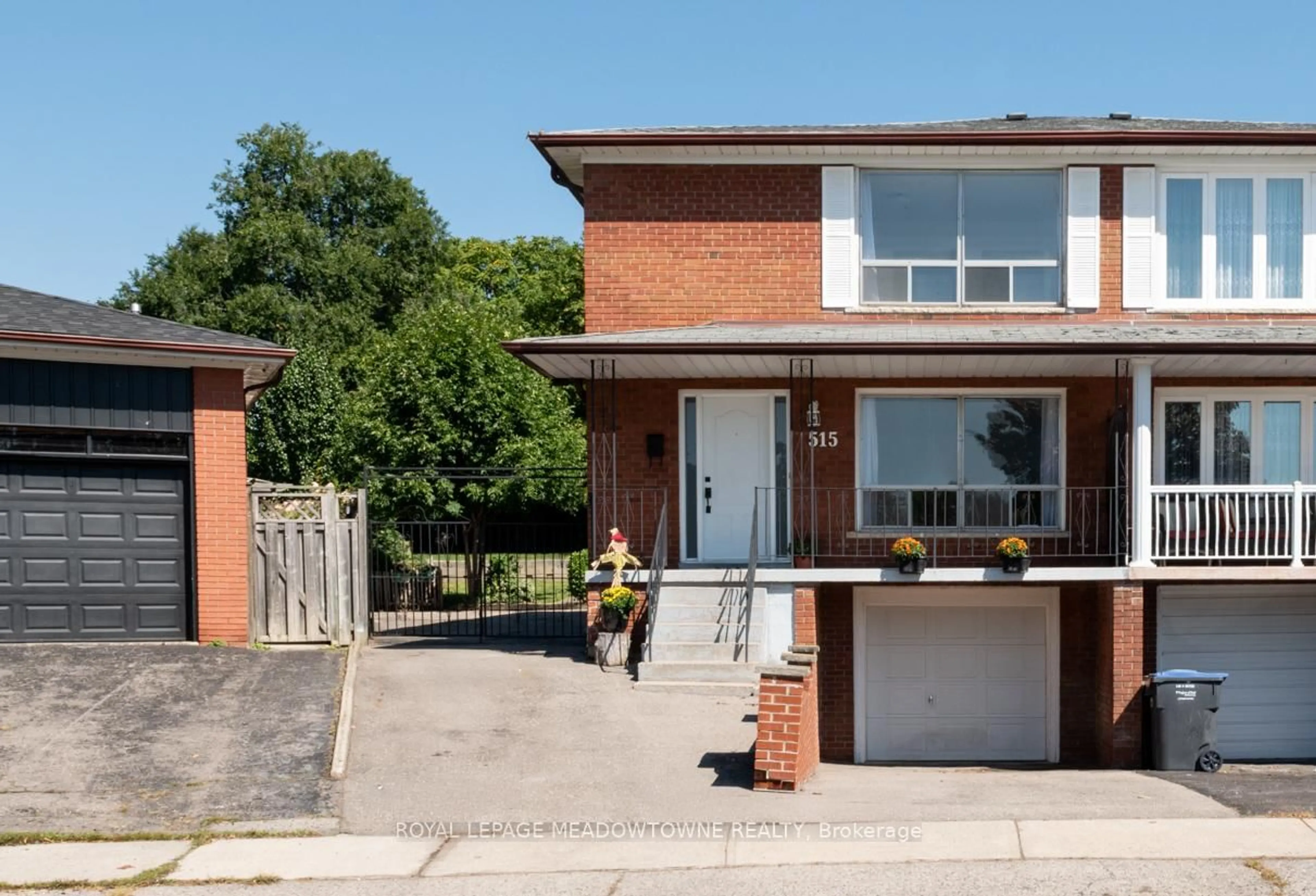 Home with brick exterior material, street for 515 Ettridge Crt, Mississauga Ontario L5G 1W7