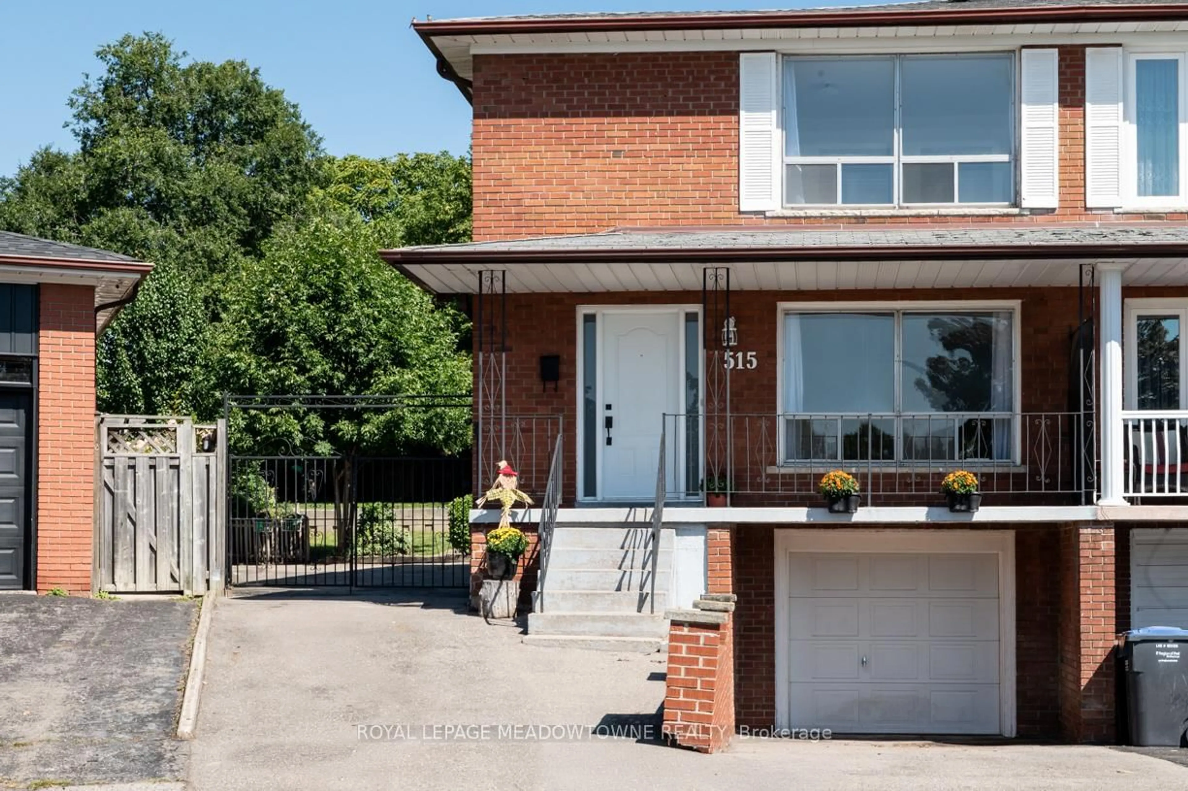 Home with brick exterior material, street for 515 Ettridge Crt, Mississauga Ontario L5G 1W7