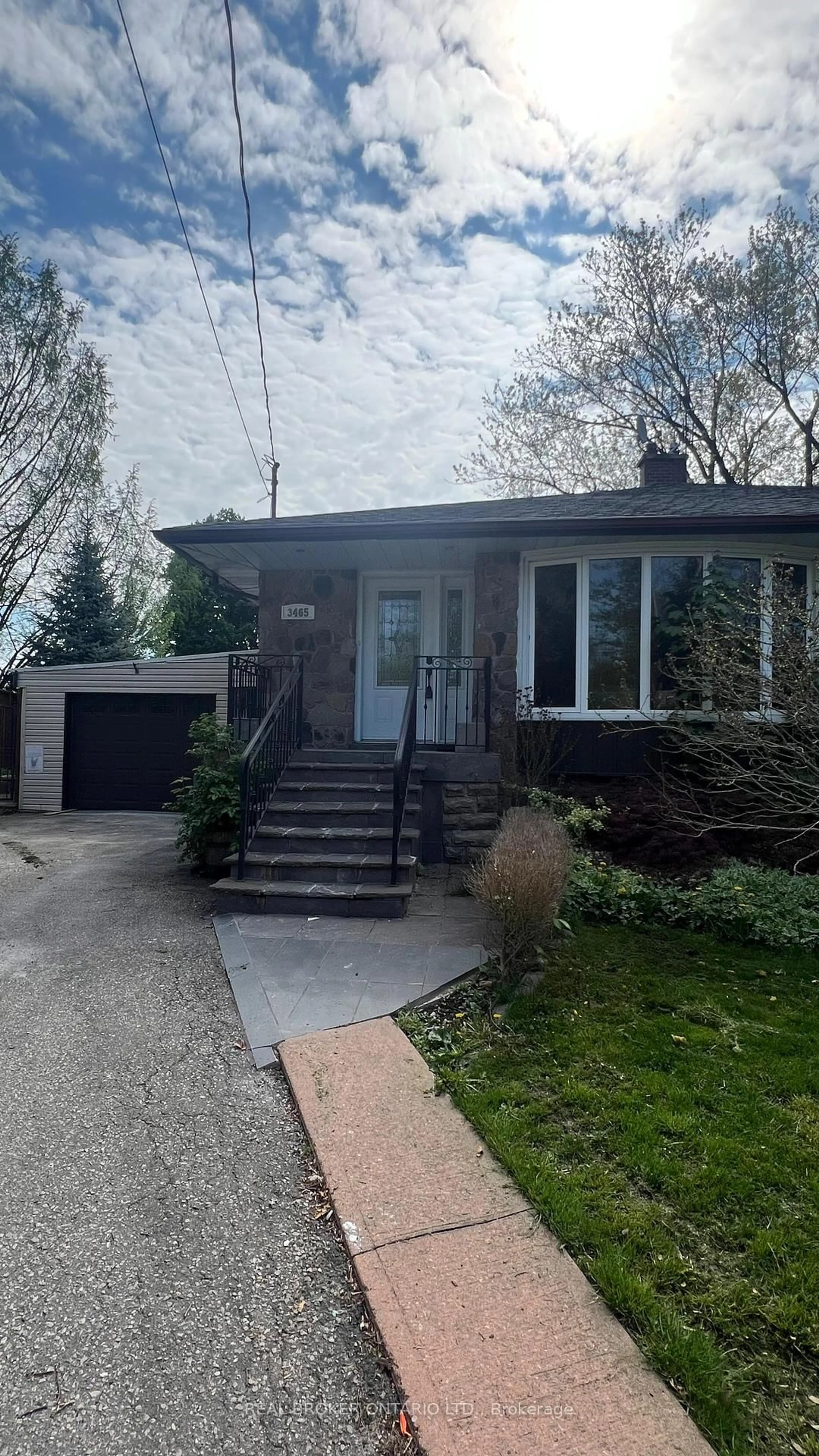 Home with vinyl exterior material, street for 3465 Orion Cres, Mississauga Ontario L5C 2H7